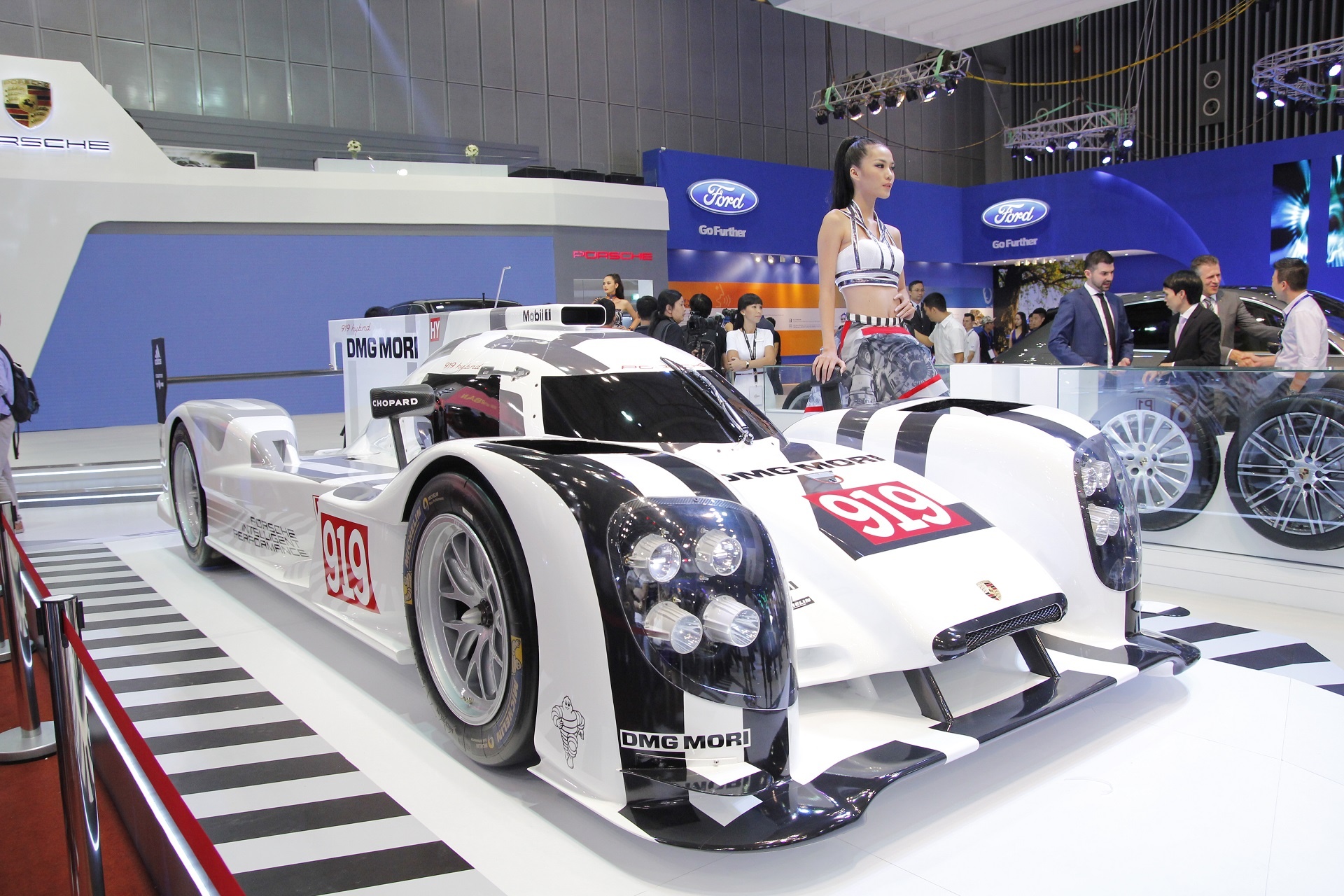Sieu xe dua Porsche 919 hybrid gay an tuong manh tai VN hinh anh