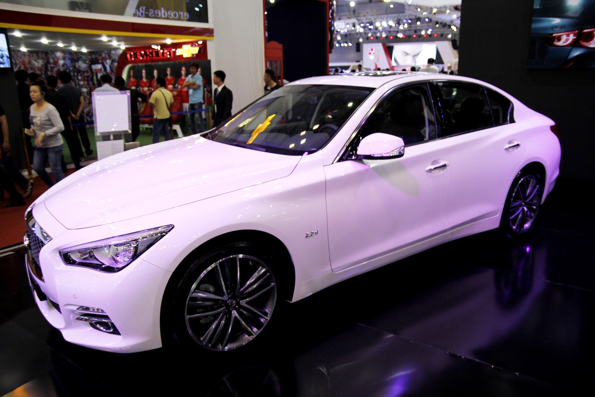 Infiniti gioi thieu Q50 tai Vietnam Motor Show 2014 hinh anh