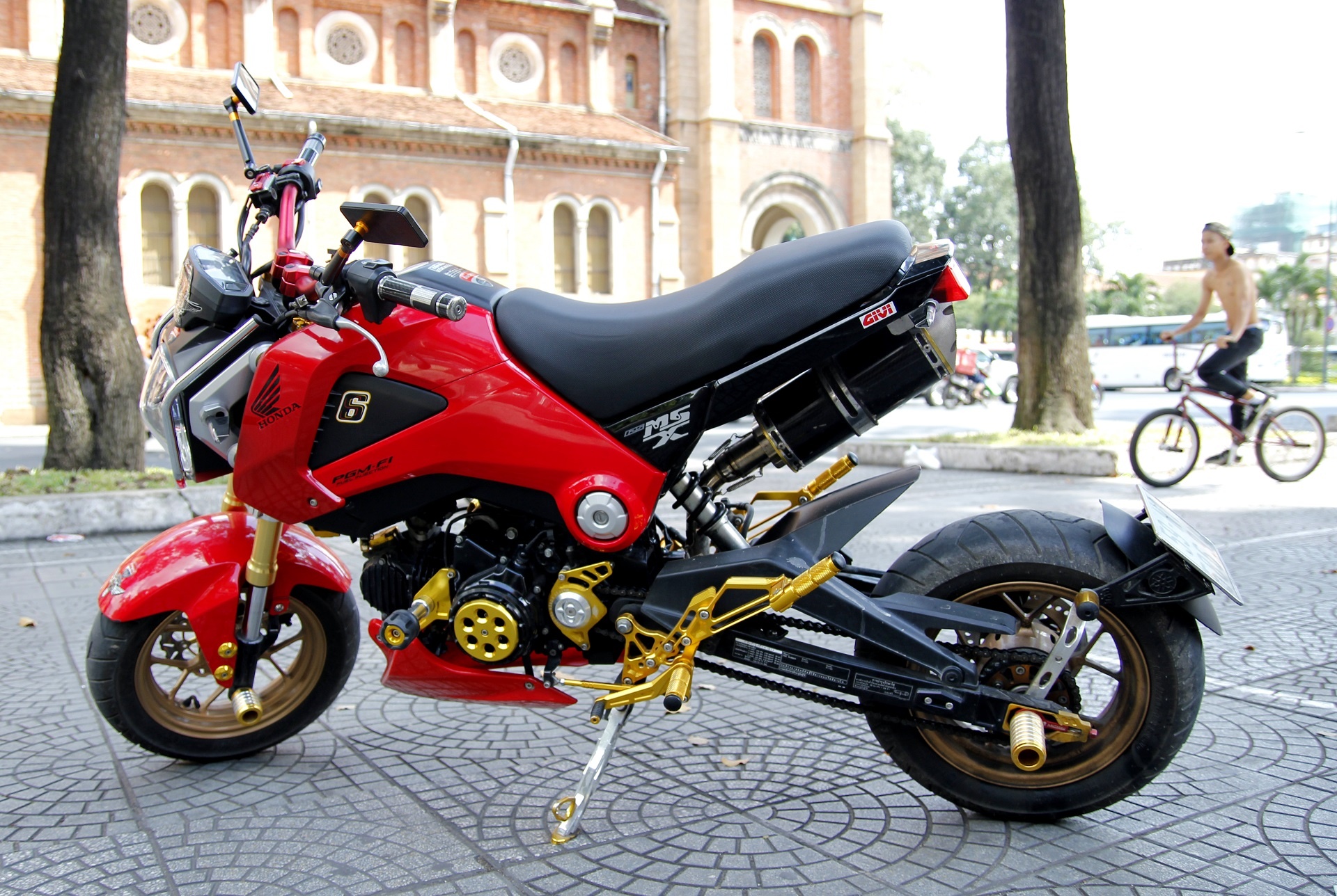 Honda MSX len do choi Thai cua nu phuot thu Sai Gon hinh anh