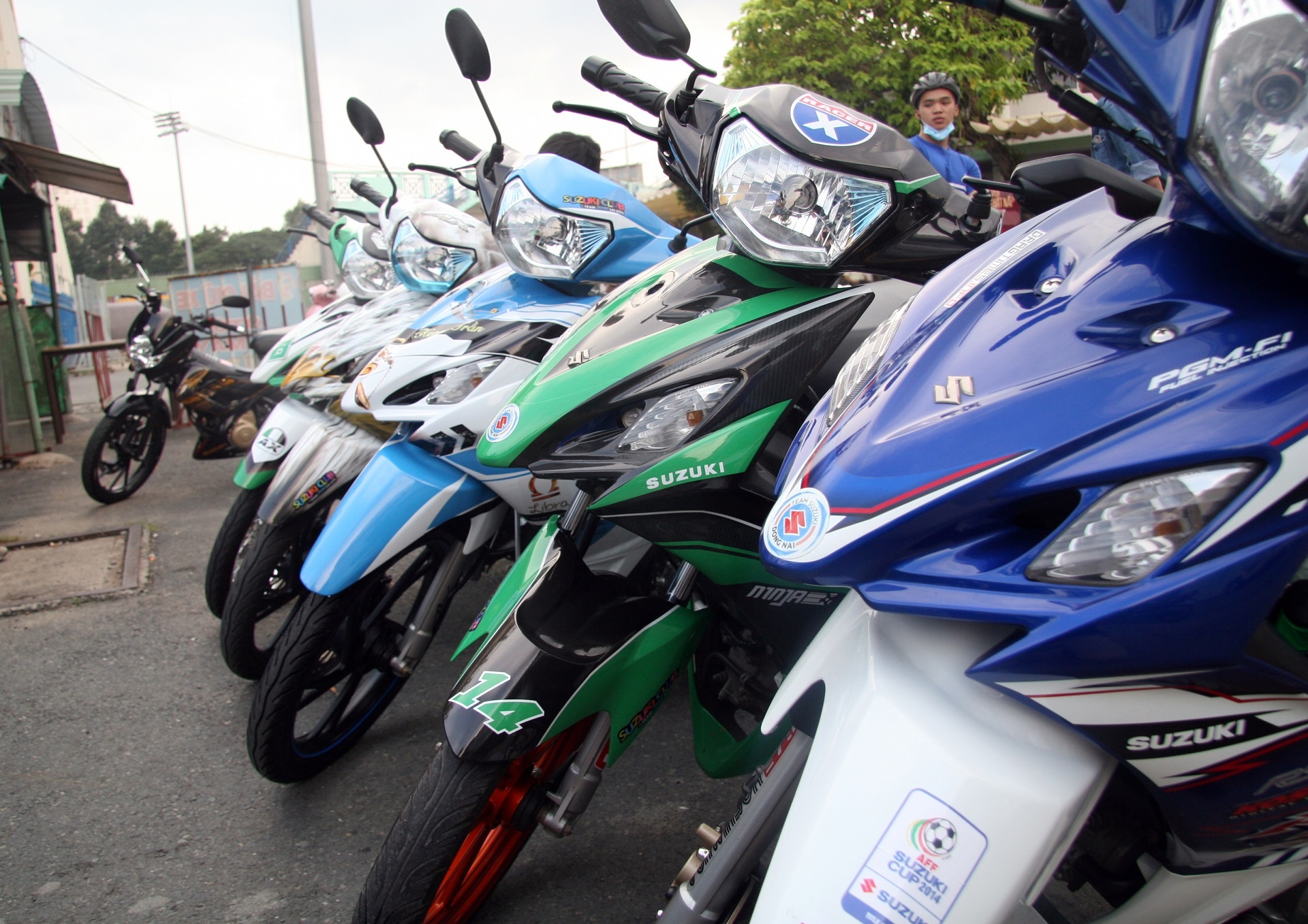 Gan 50 chiec xe con tay Suzuki Axelo phia Nam tu hop hinh anh