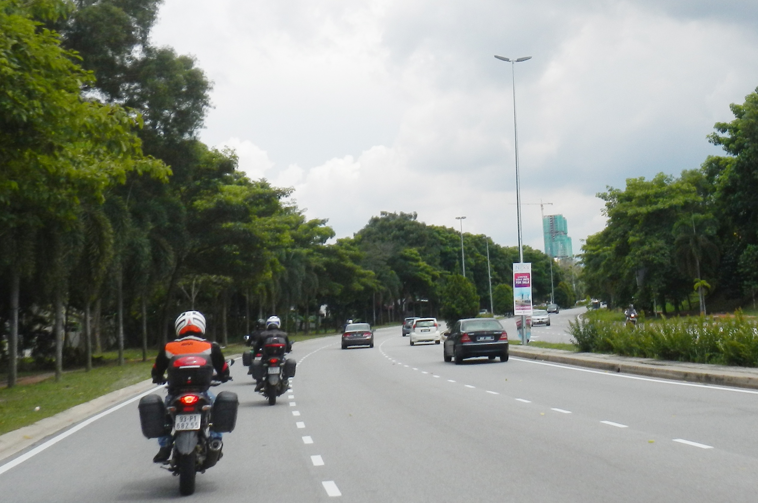 Ky niem kho quen khi vuot 5.000 km sang Malaysia bang xe may hinh anh