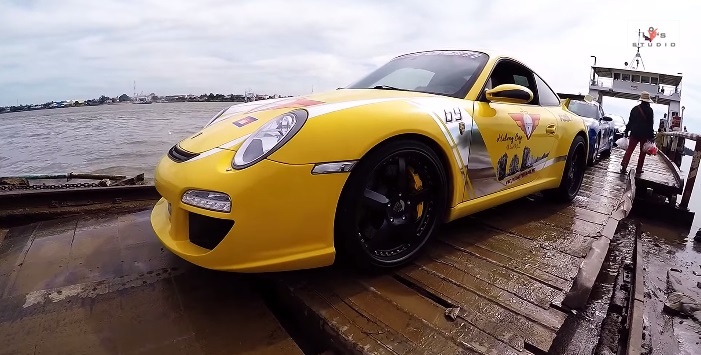 Dan xe sang cua nguoi Viet nhin tu camera bay hinh anh