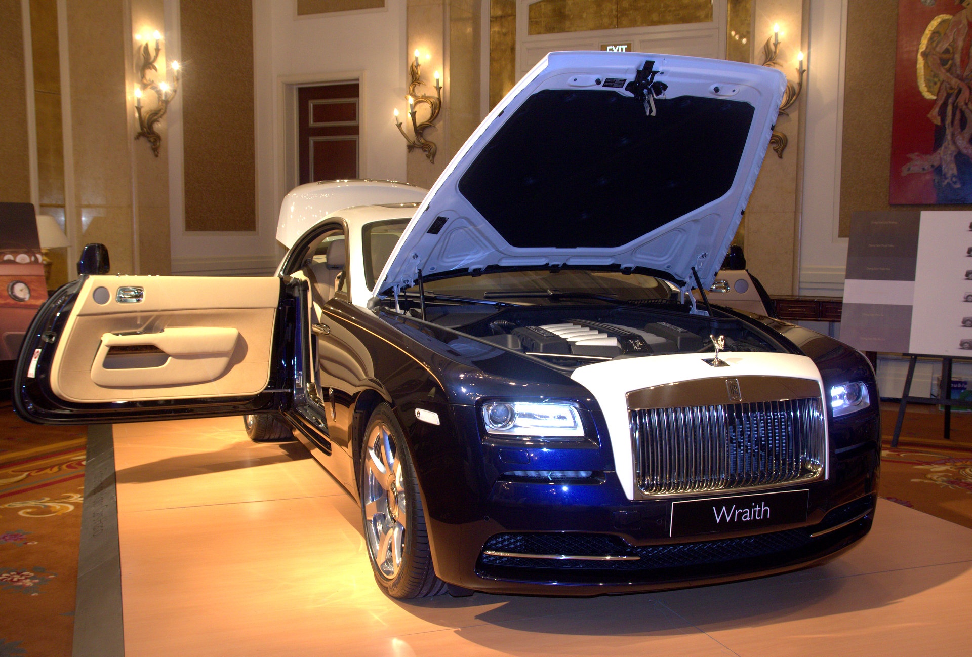 Anh chi tiet chiec Rolls-Royce chinh hang 21 ty o Sai Gon hinh anh