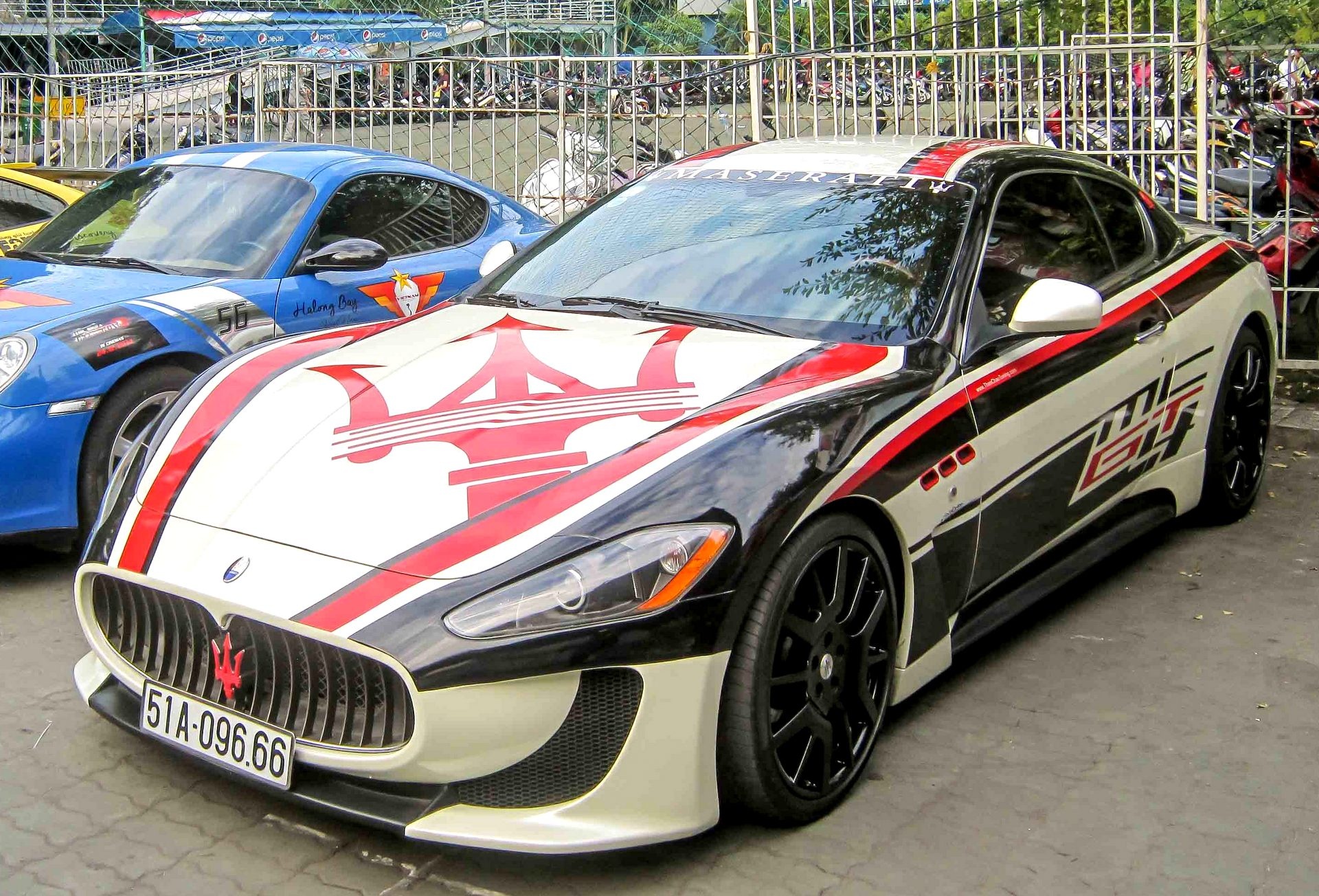 Maserati GranTurismo dan decal doc tai Sai Gon hinh anh