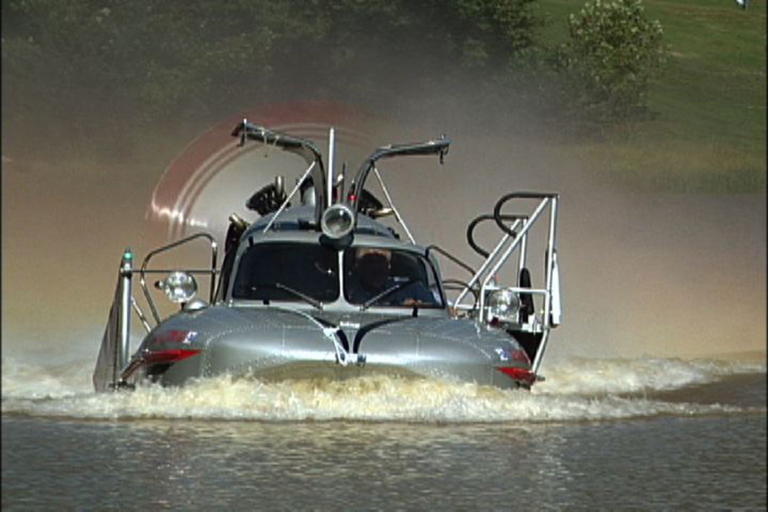 Xuong may lai may bay Tupolev A-3 hoat dong hinh anh