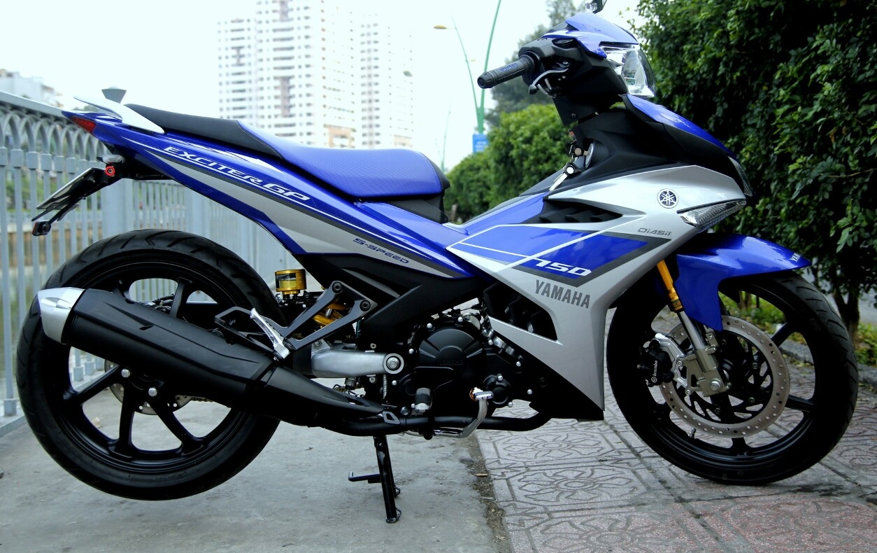 Exciter 150 len nhieu do choi hang hieu o Sai Gon hinh anh