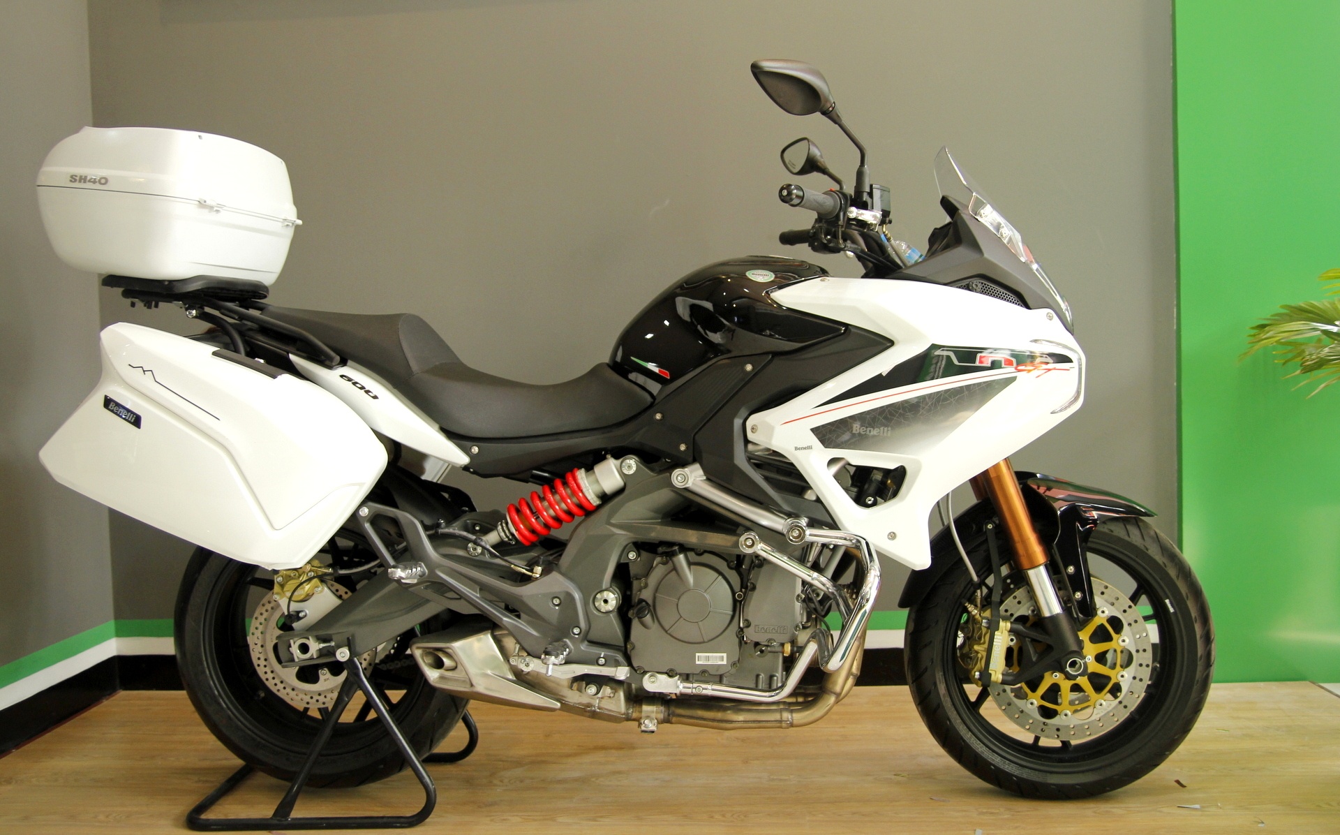 Bon xe con tay Benelli gia mem moi ra mat thi truong Viet hinh anh