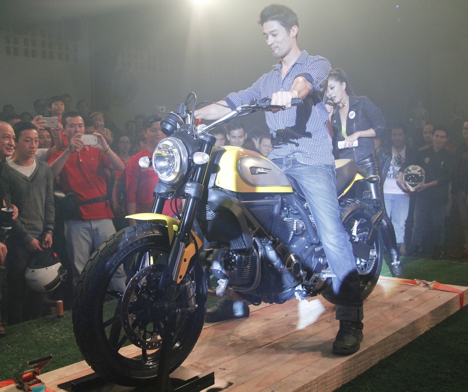 Scrambler - moto re nhat cua Ducati ra mat tai Viet Nam hinh anh