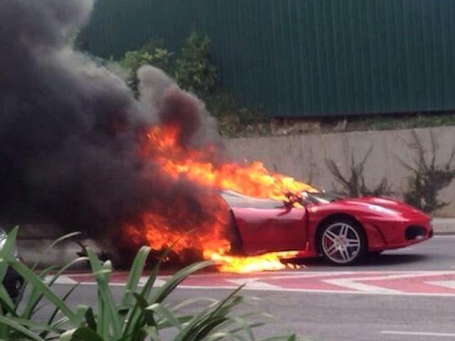 Video Ferrari F430 boc chay hinh anh