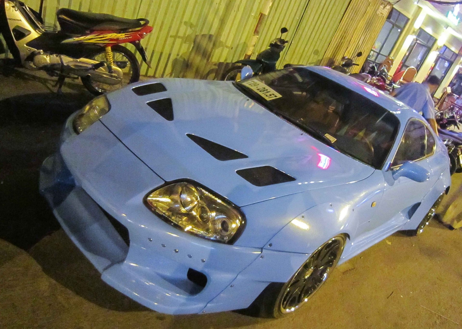 Hang doc Toyota Supra do than rong di choi Tet Sai Gon hinh anh