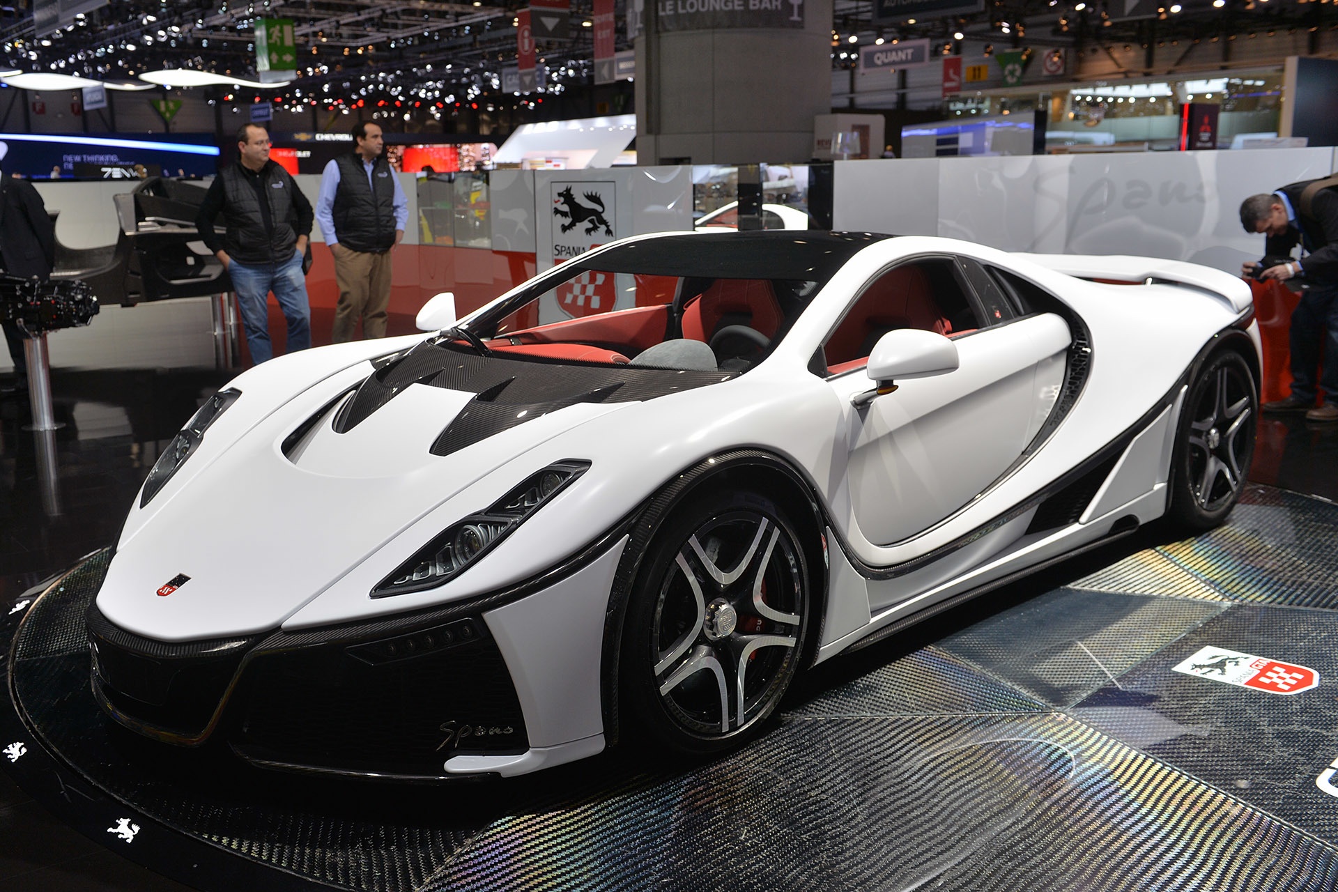 Can canh sieu xe GTA Spano 2015 hinh anh