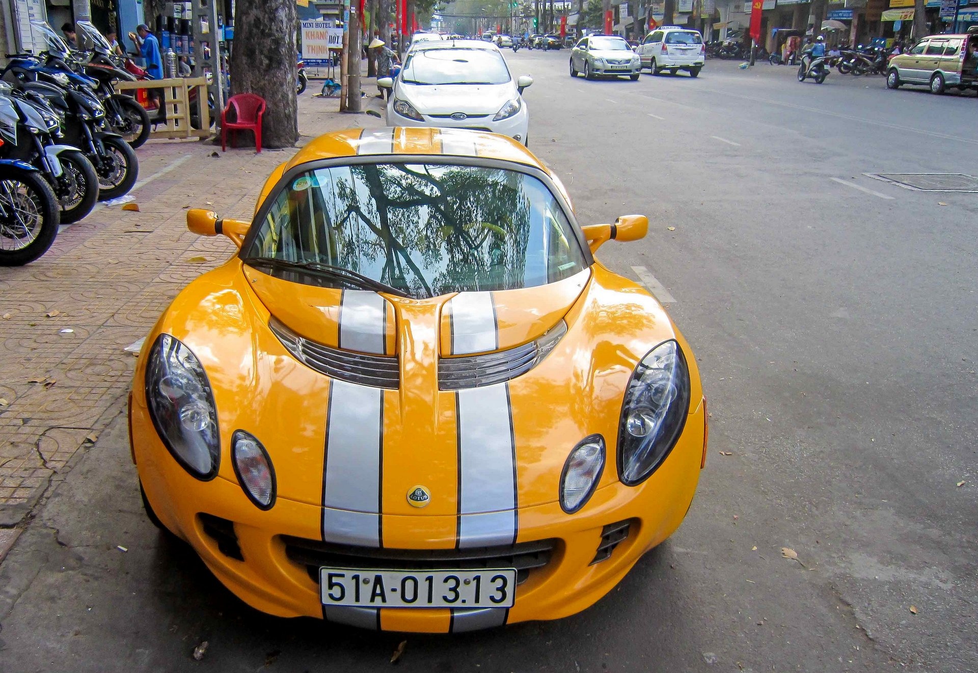 Xe the thao hang doc Lotus Elise S2 bien cap o Sai Gon hinh anh