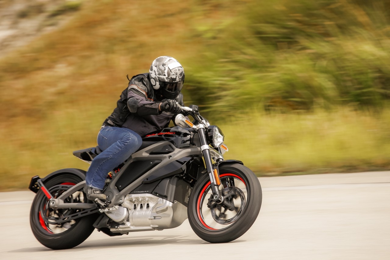 Lai thu moto dien Harley-Davidson tai duong dua Malaysia hinh anh