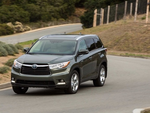 Dòng SUV lai (Hybrid SUVs): Toyota Highlander Hybrid.