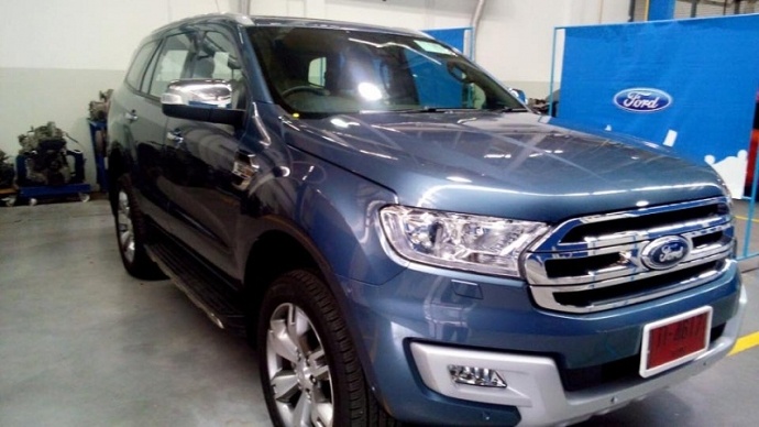 Ford Everest moi sap do bo Viet Nam hinh anh