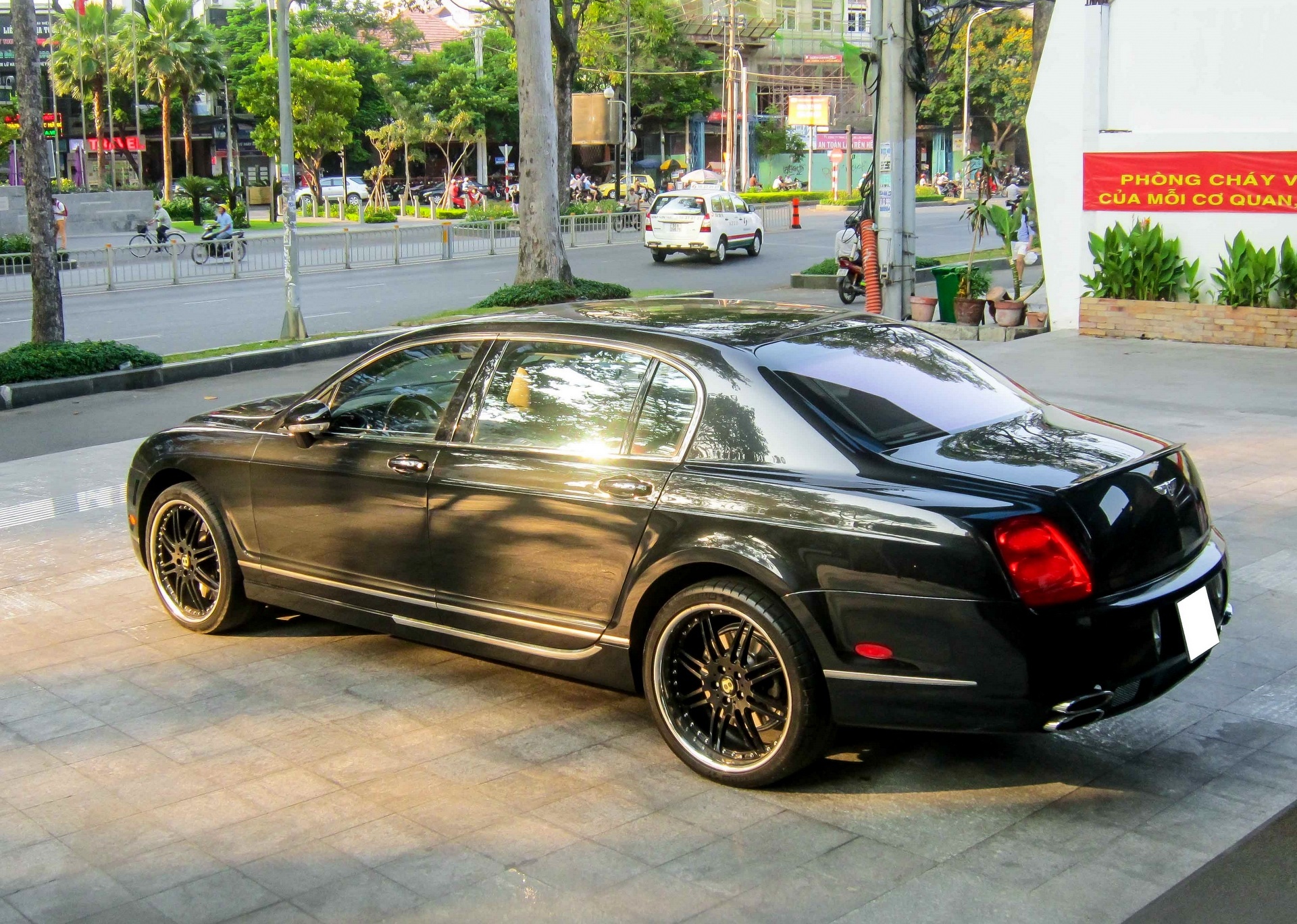 Xe sieu sang Bentley do Mansory hang doc o Sai Gon hinh anh