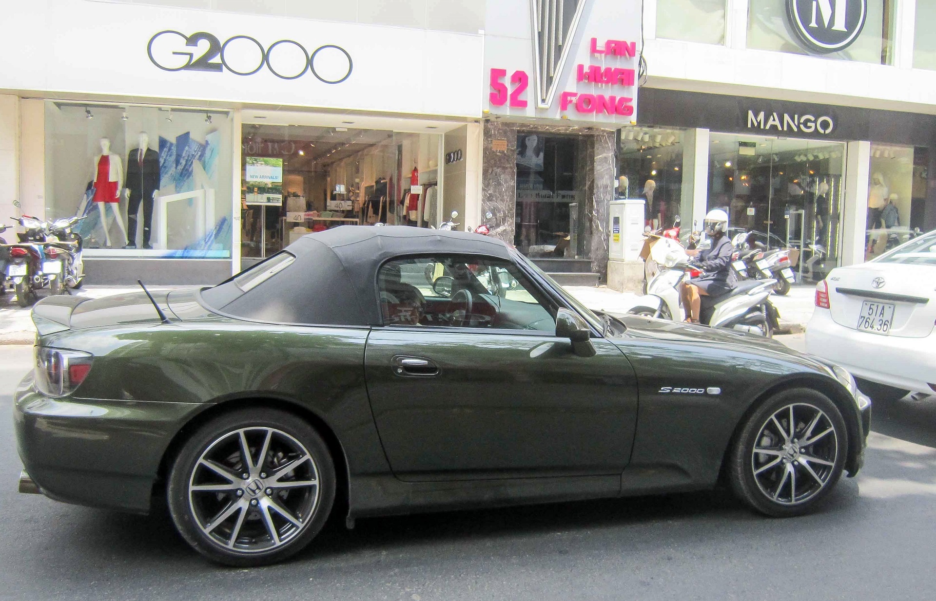 Mau xe bieu tuong cua 'Fast & Furious' lan banh tai Sai Gon hinh anh