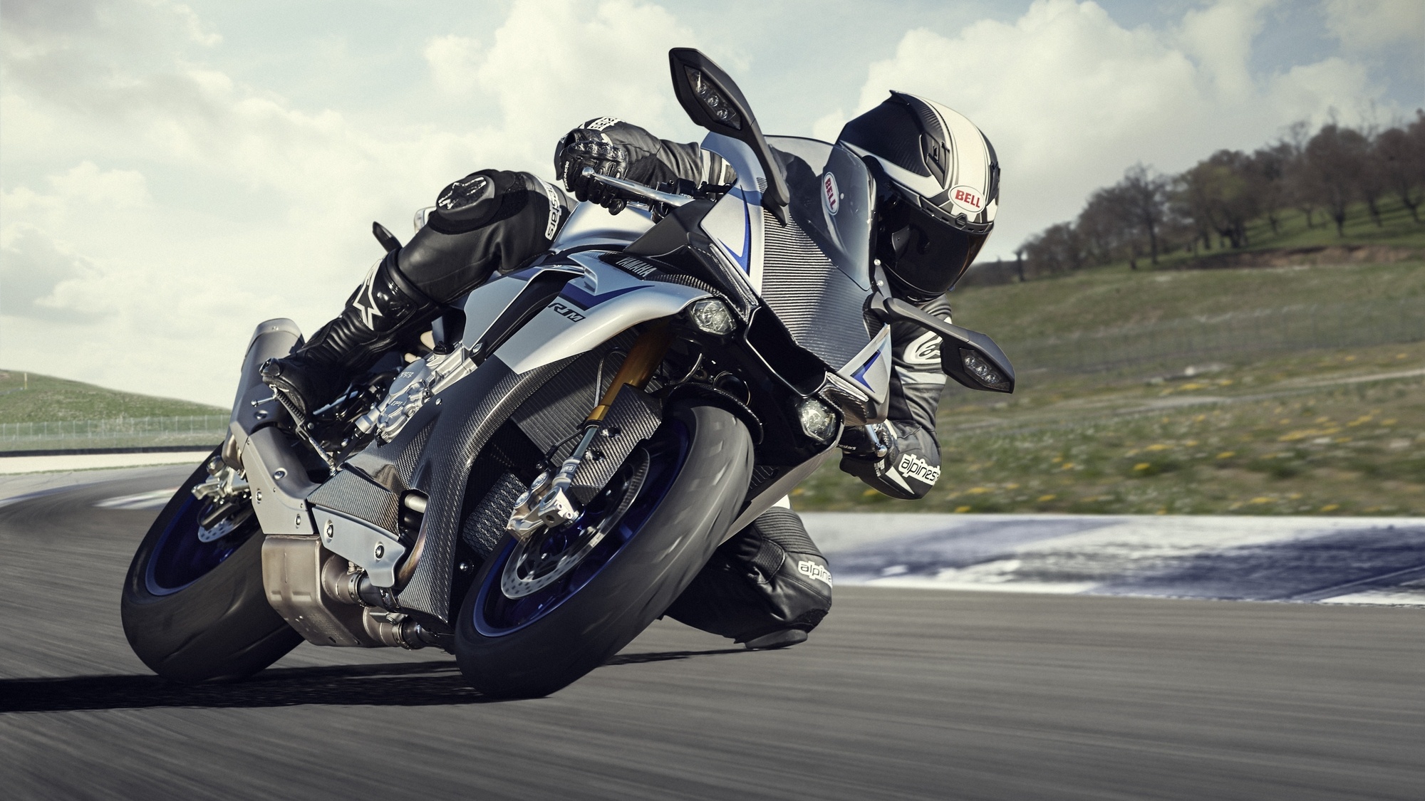 Yamaha YZF-R1M chay hang tai chau Au hinh anh