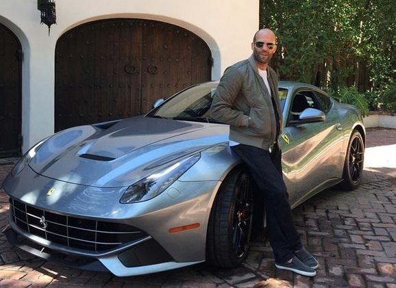 Jason Statham tu thuong Ferrari F12 sau thanh cong cua FF7 hinh anh