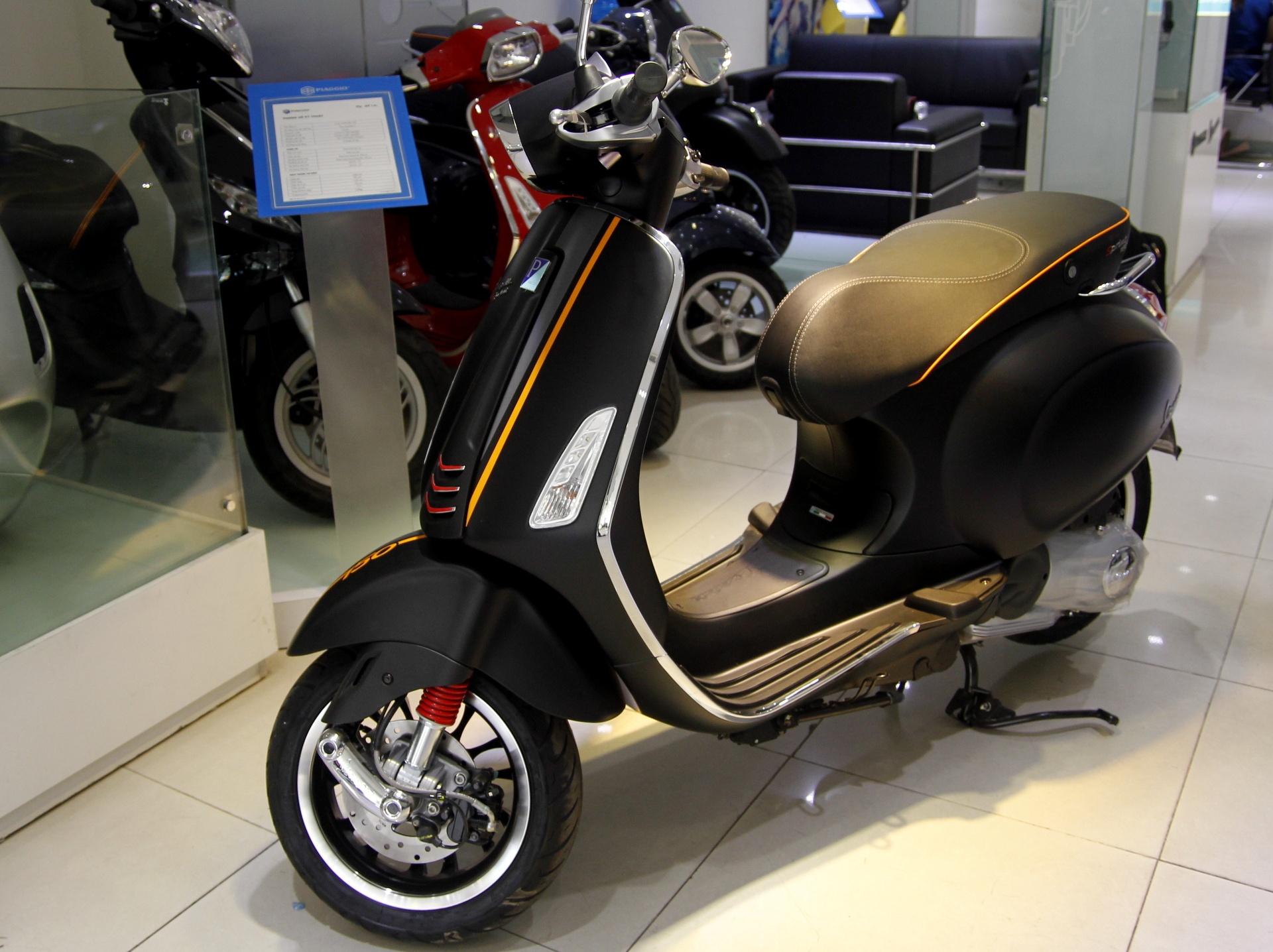 Vespa Sprint 150 ban dac biet gia 93 trieu o Sai Gon hinh anh