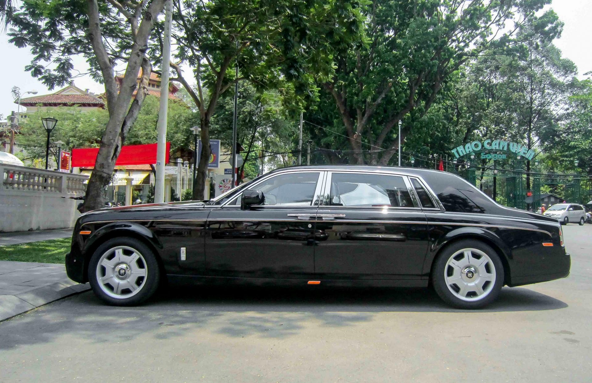 Rolls-Royce Phantom Series II gia 30 ty tren duong Sai Gon hinh anh