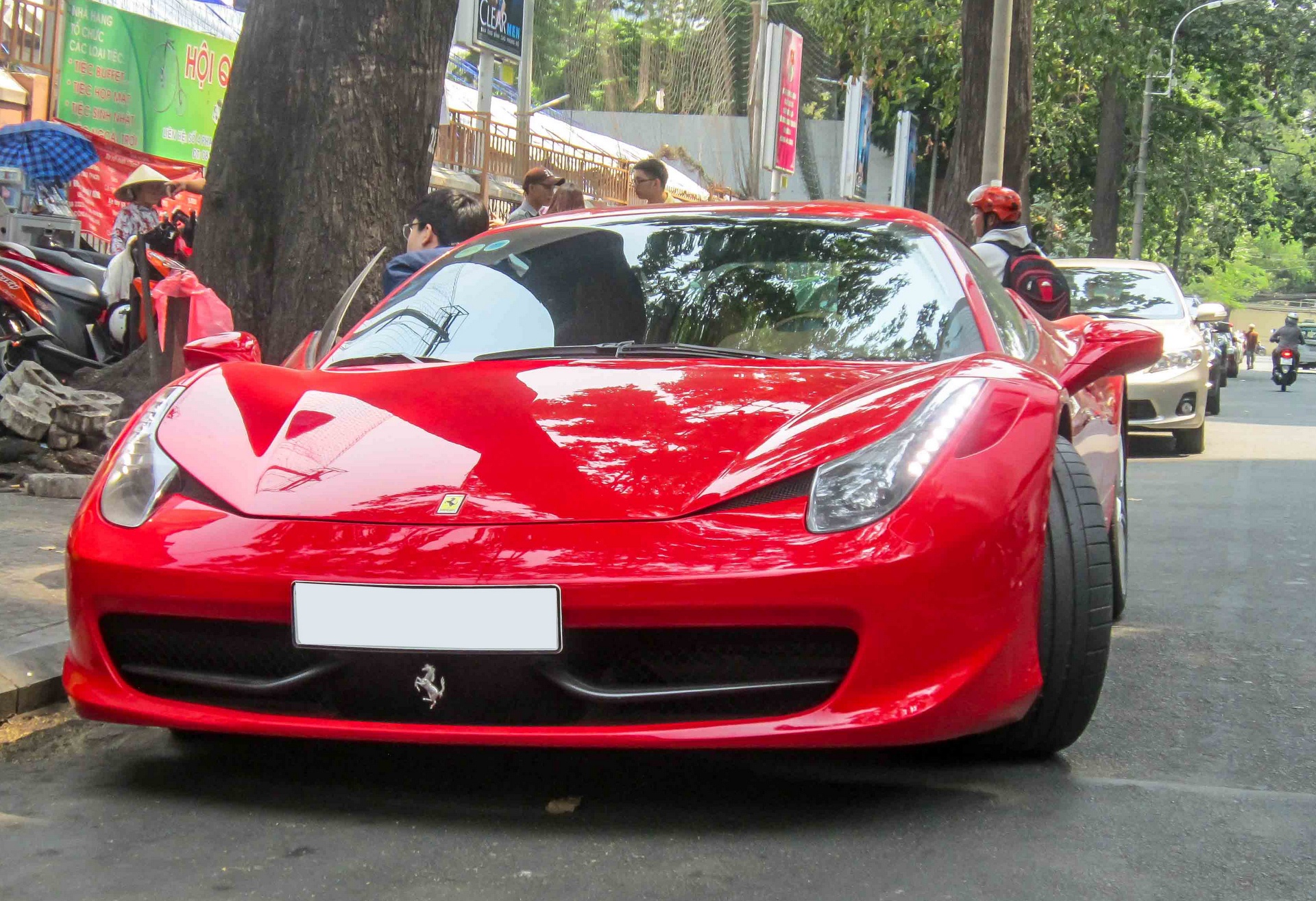 Ferrari 15 ty cua thieu gia Sai thanh xuong pho hinh anh