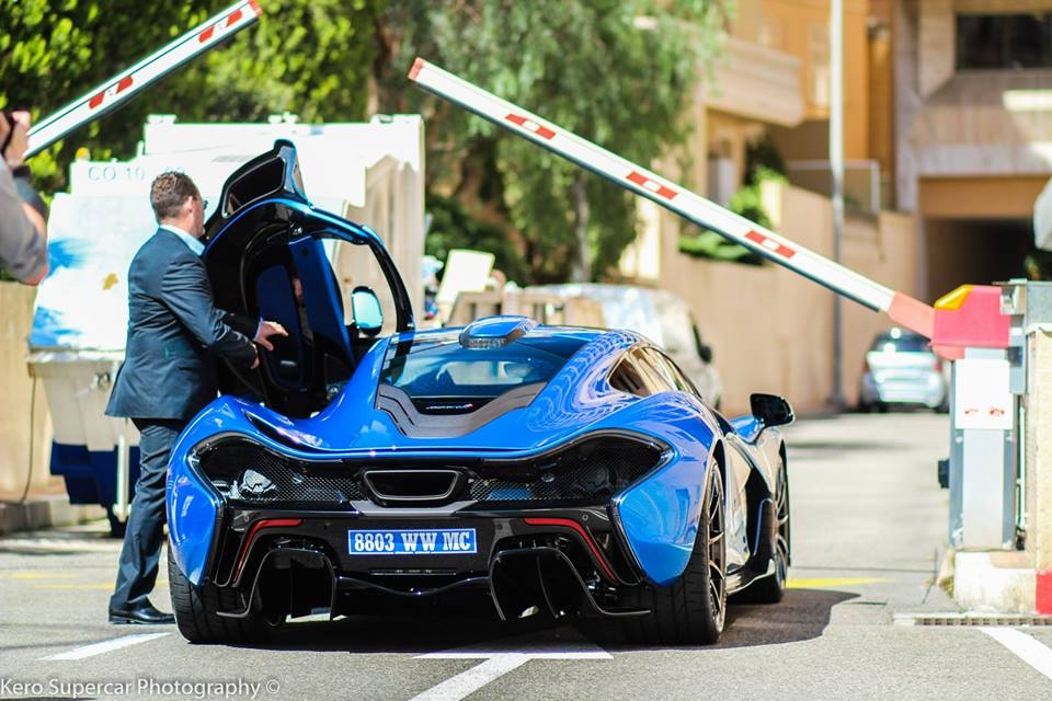 Tay dua Lewis Hamilton mua sieu xe McLaren P1 hinh anh