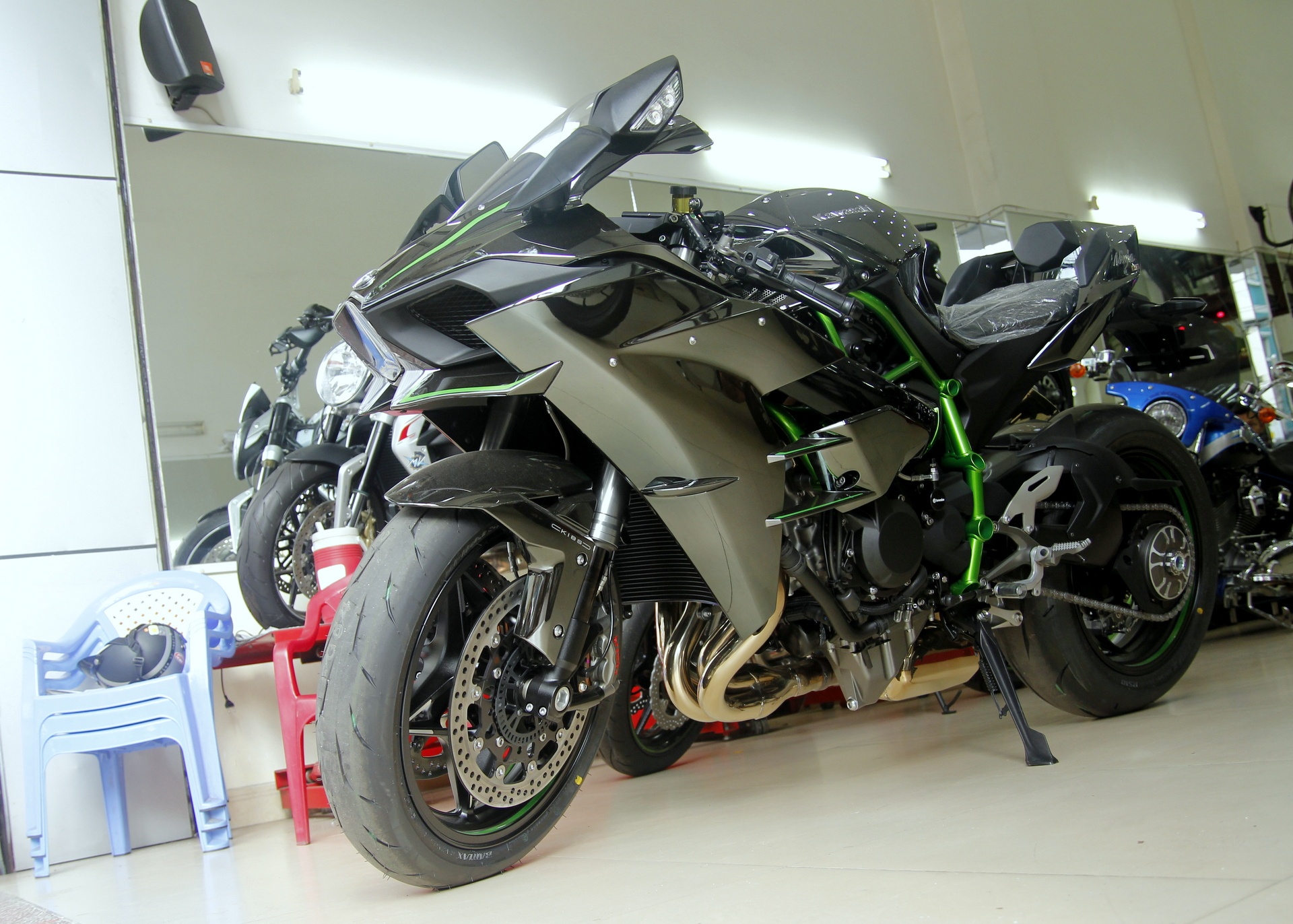 Sieu moto Kawasaki Ninja H2 dau tien ve Viet Nam hinh anh