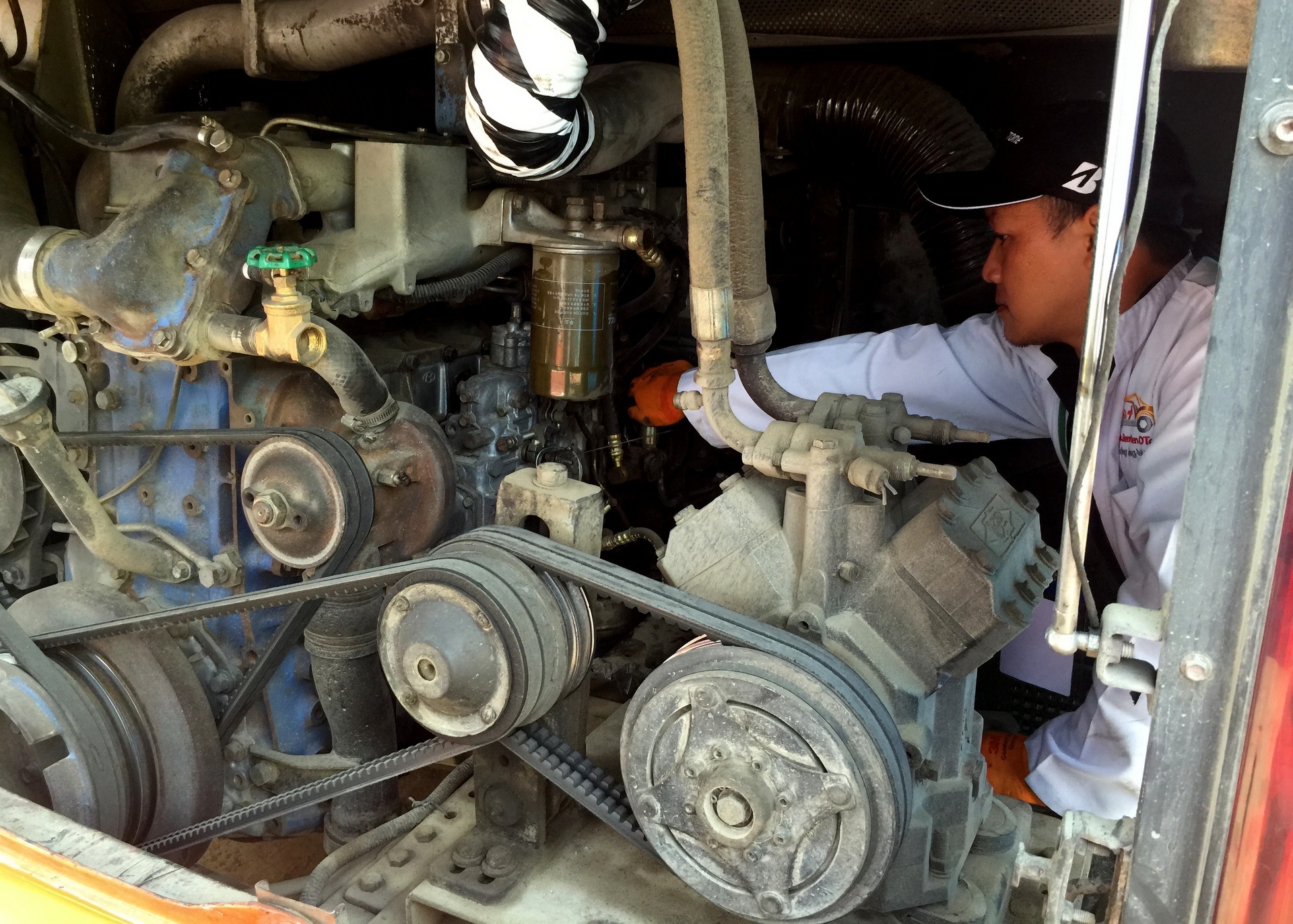 6 buoc cham soc xe khach giup giam tai nan hinh anh