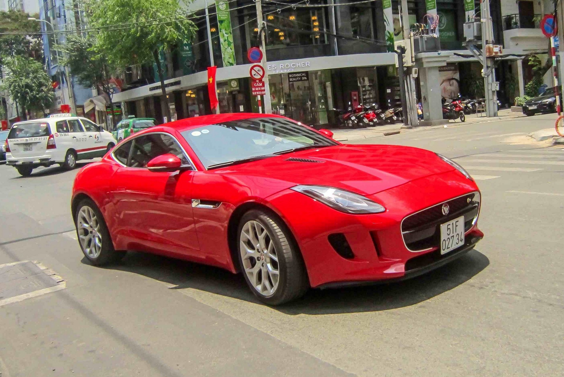 Jaguar F-type S dau tien tai Sai Gon khoi hanh hinh anh