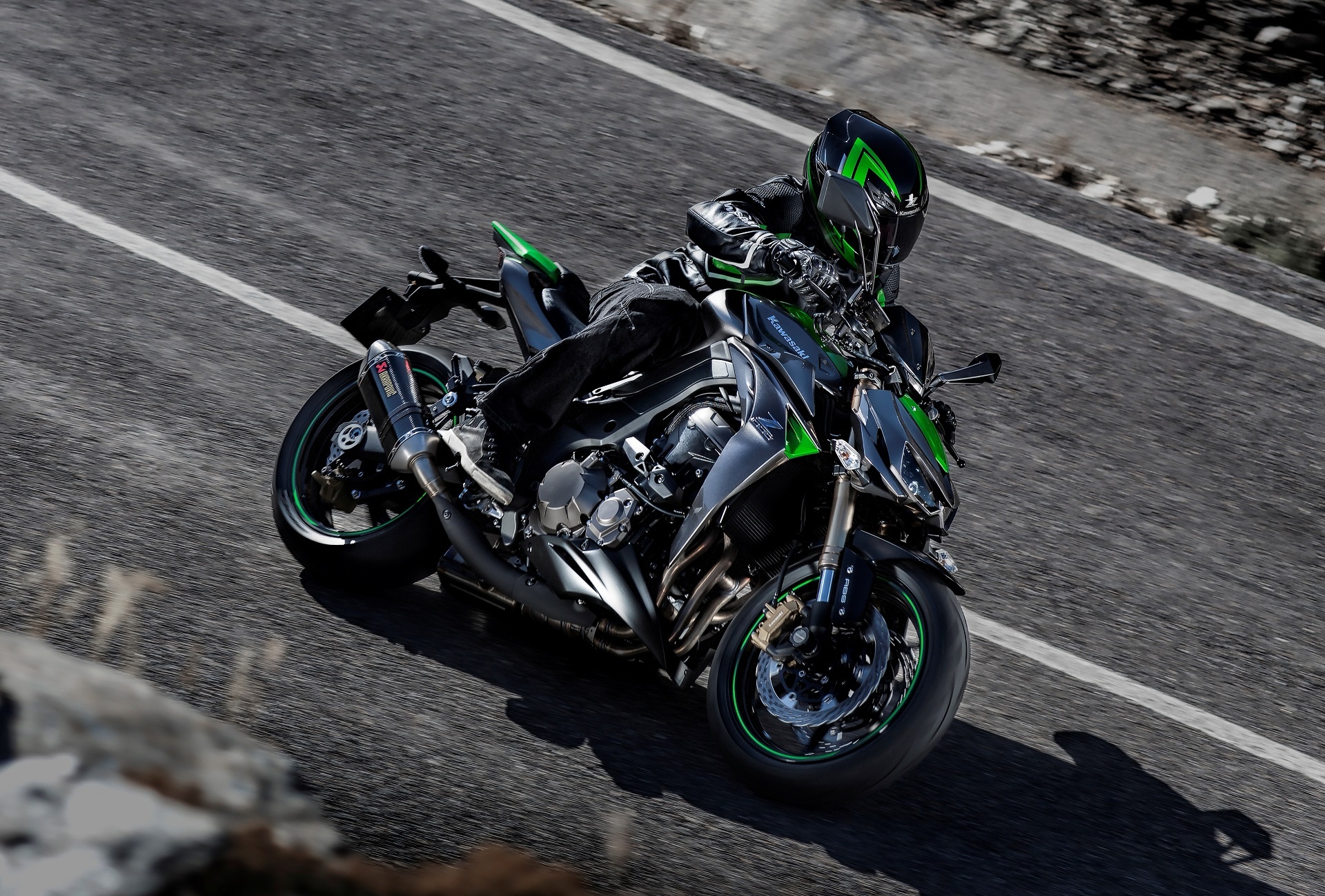 Tiet kiem 18 trieu khi mua Z1000 kem ong xa Akrapovic hinh anh