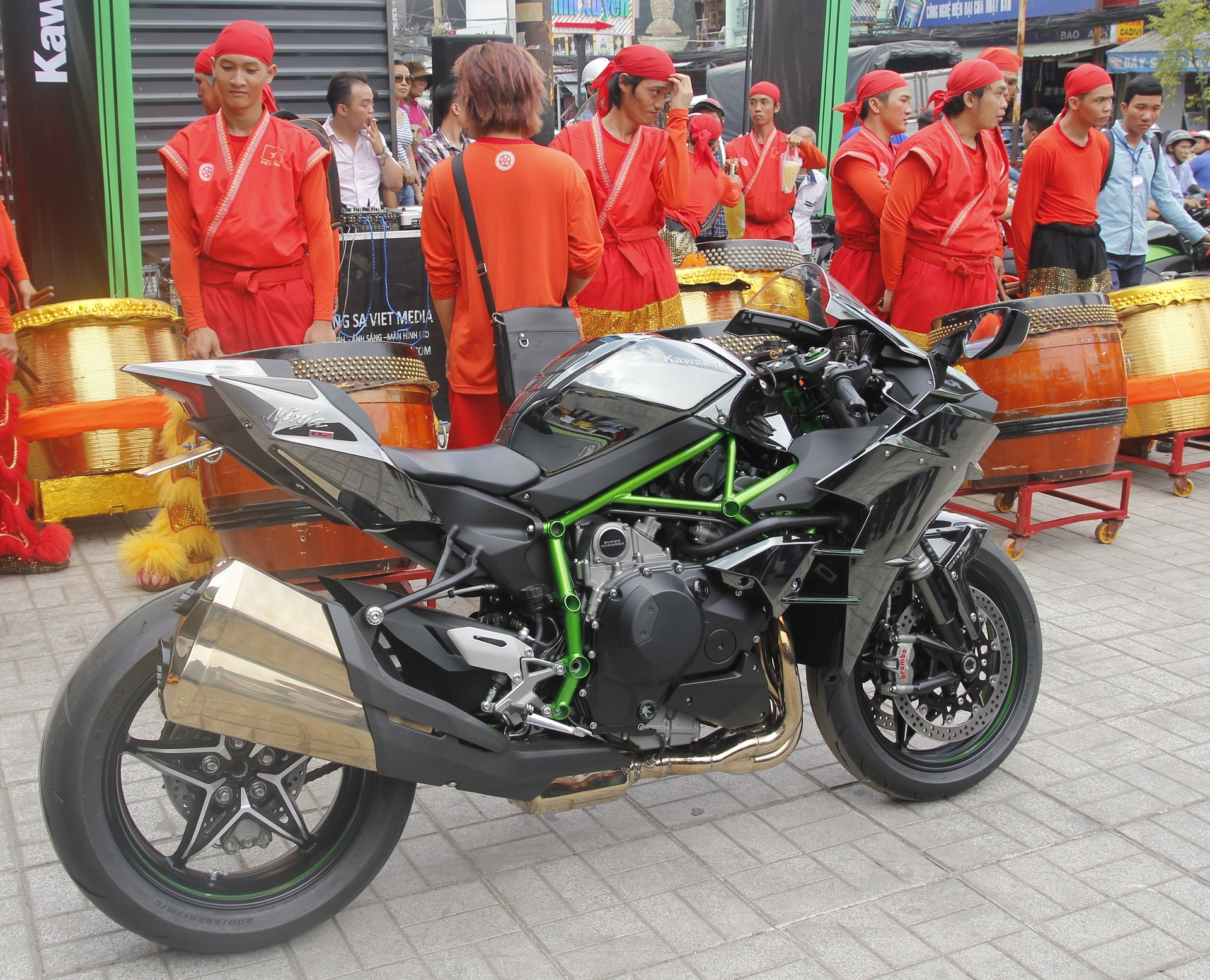 Kawasaki H2 chinh hang re hon xe nhap ngoai 70 trieu dong hinh anh