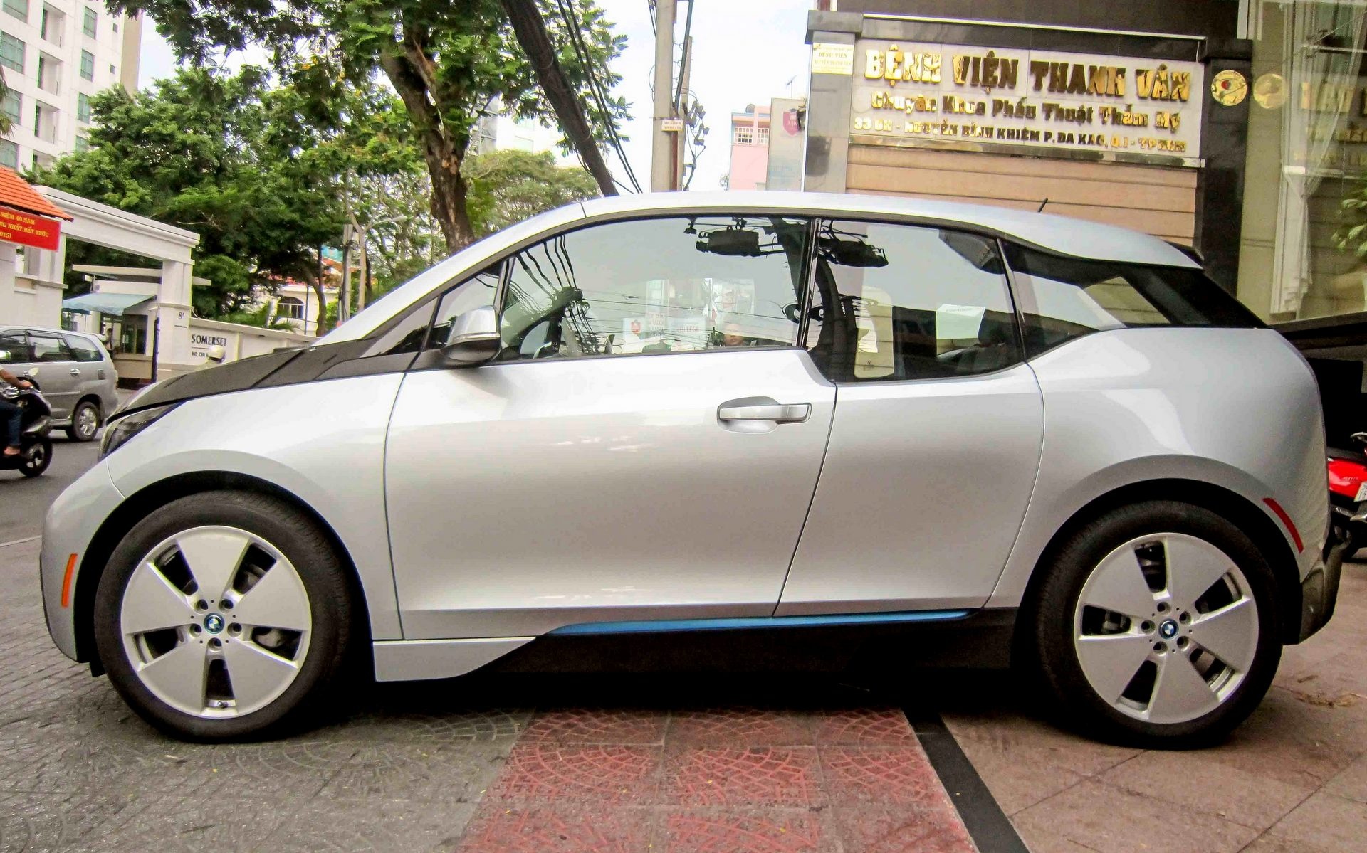 Xe doc BMW i3 dau tien tai Sai Gon hinh anh