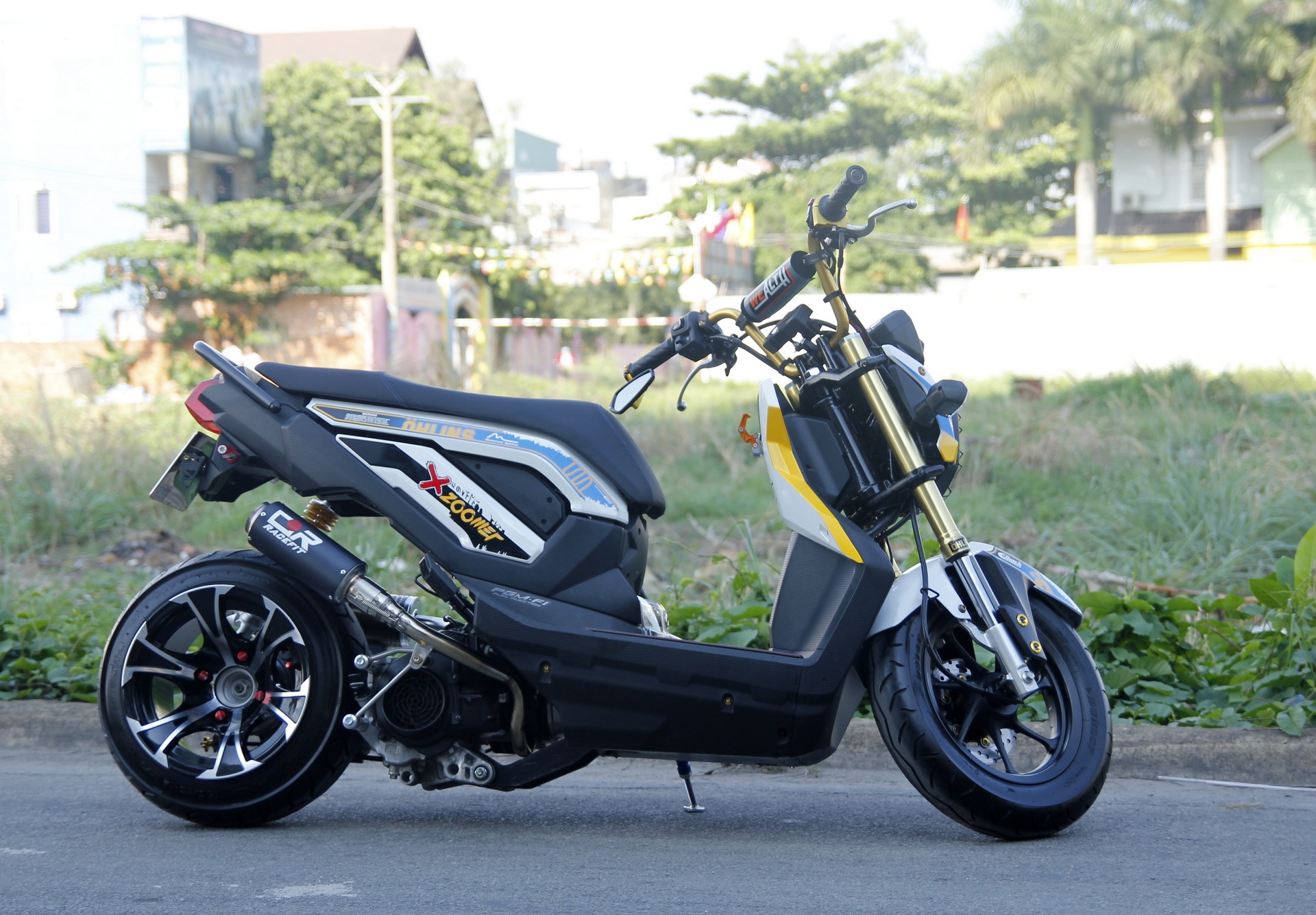 Honda Zoomer X do banh beo phong cach Thai o Sai Gon hinh anh