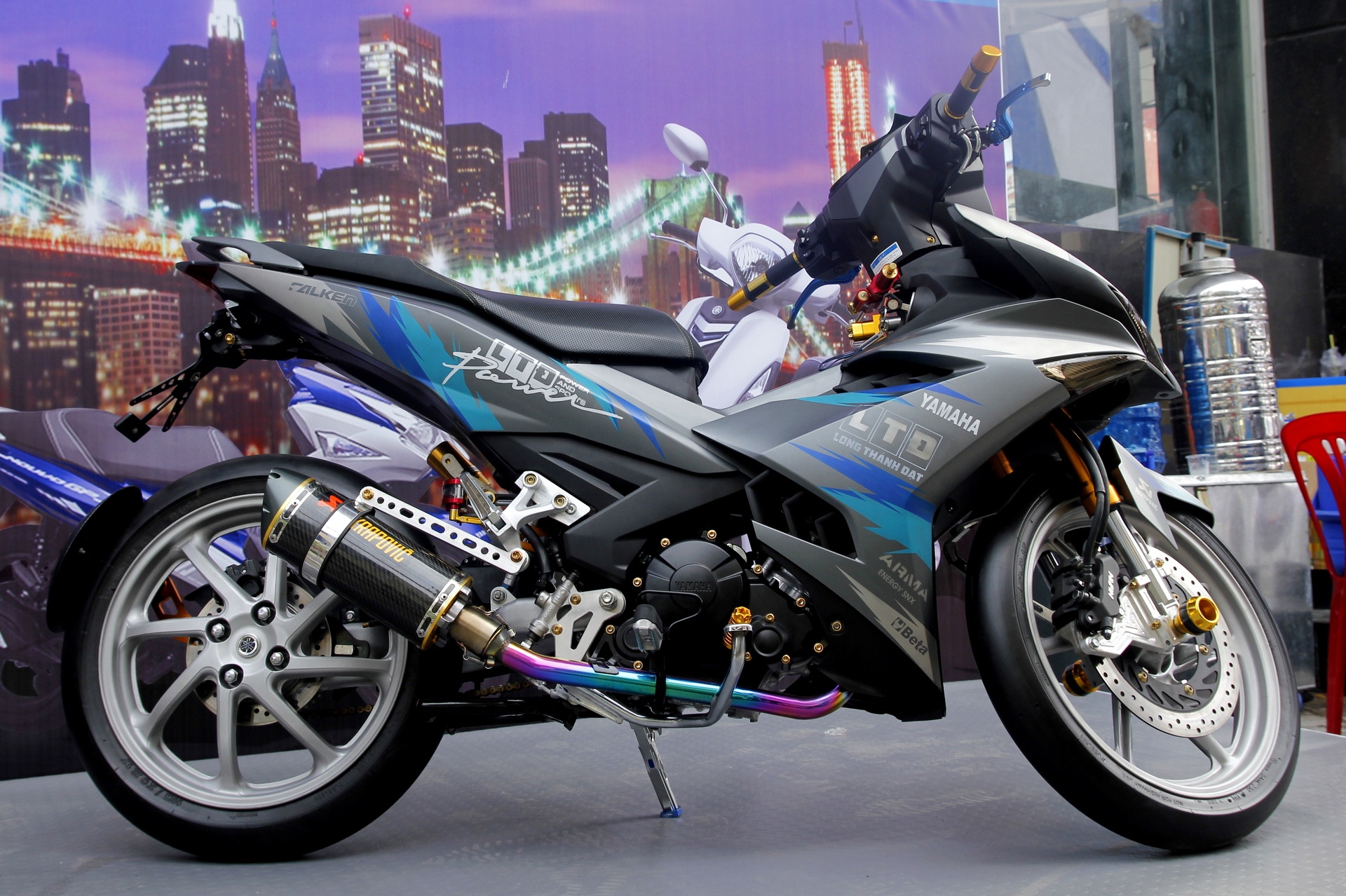 Exciter 150 do phong cach sieu xe tai Sai Gon hinh anh