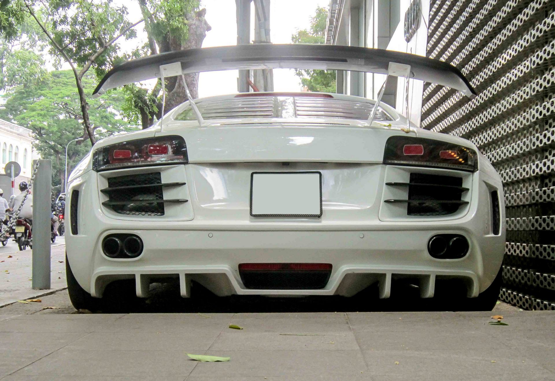 Audi R8 do tang ap doc nhat Sai Gon hinh anh