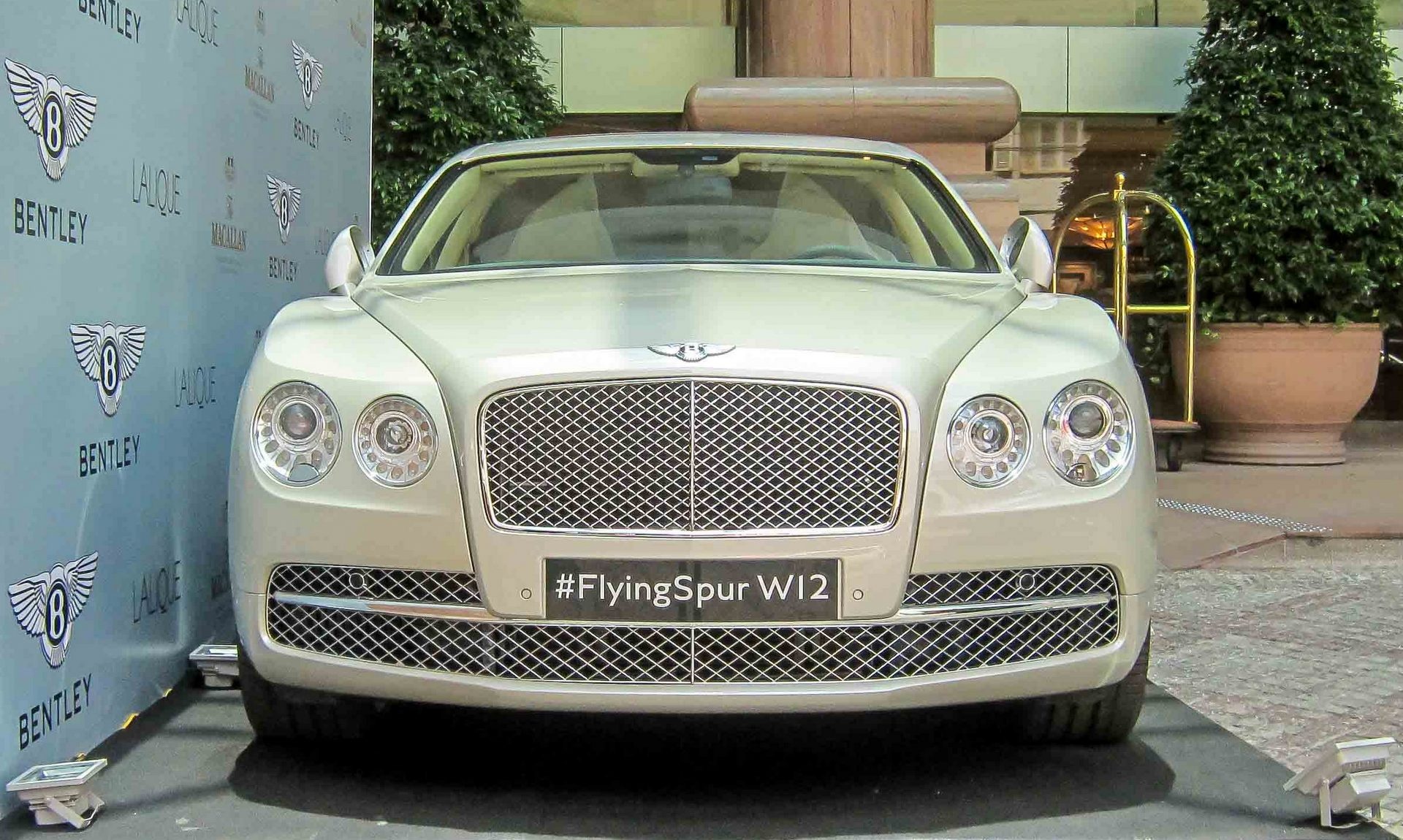 Bentley 13 ty vao Sai Gon tim khach hinh anh