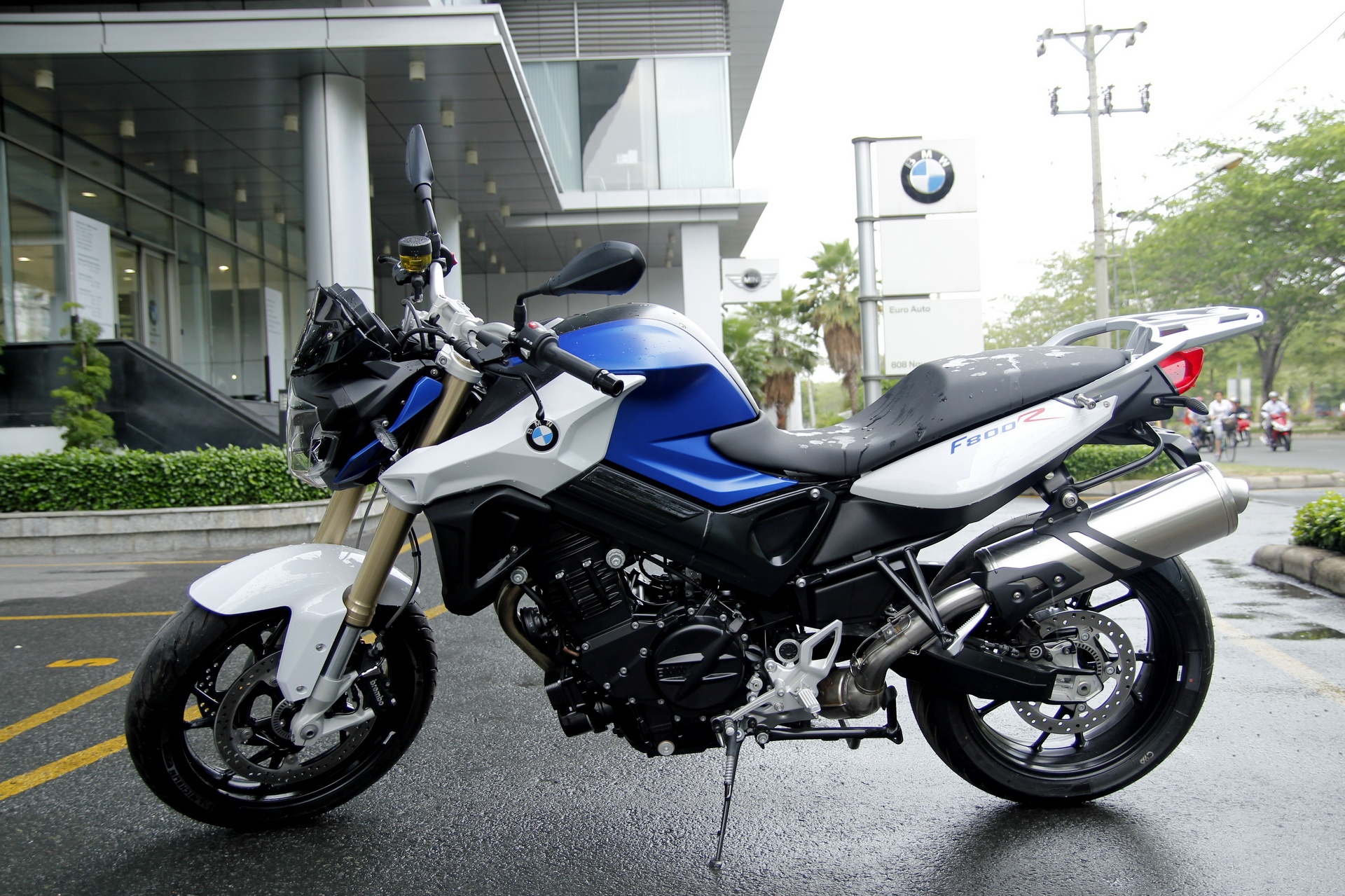 Chi tiet BMW F800R chinh hang gia hon 500 trieu tai Viet Nam hinh anh