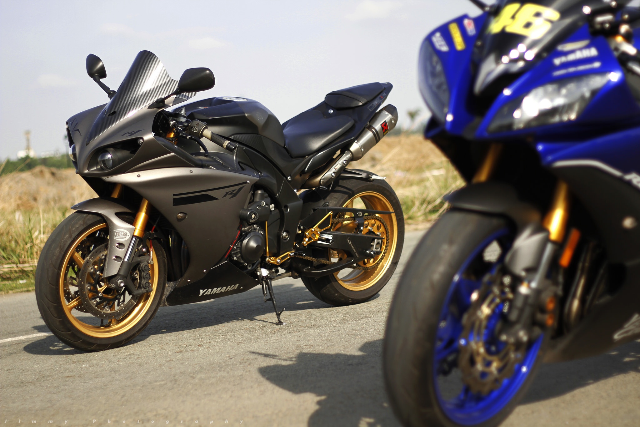 Cap doi xe the thao Yamaha R1 va R6 do dang hinh anh