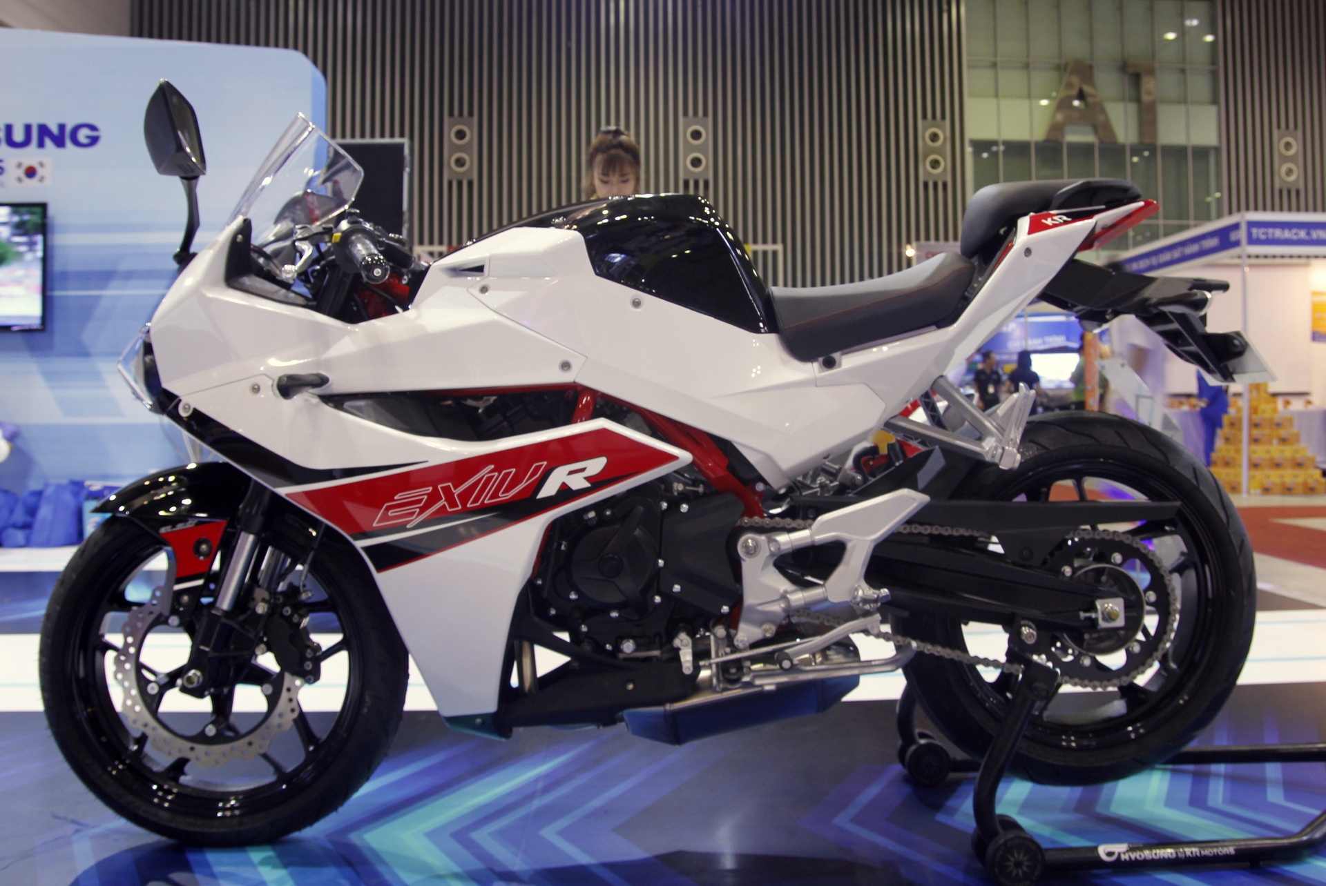 Chi tiet moto Han Quoc 250 phan khoi sap ban o Viet Nam hinh anh