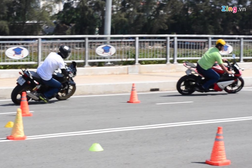 Thi lai xe may vuot chuong ngai vat nhanh nhat o Sai Gon hinh anh