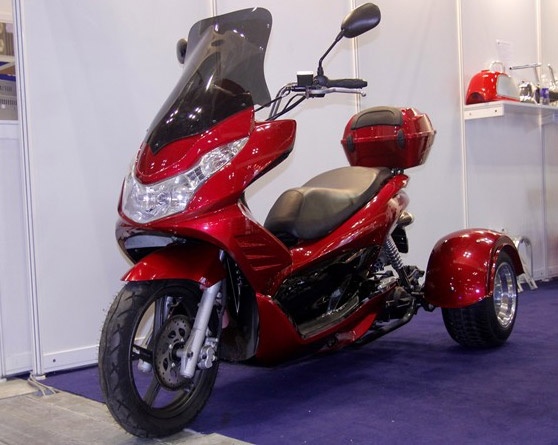 Xe may Trung Quoc 3 banh nhai Honda PCX tai Viet Nam hinh anh