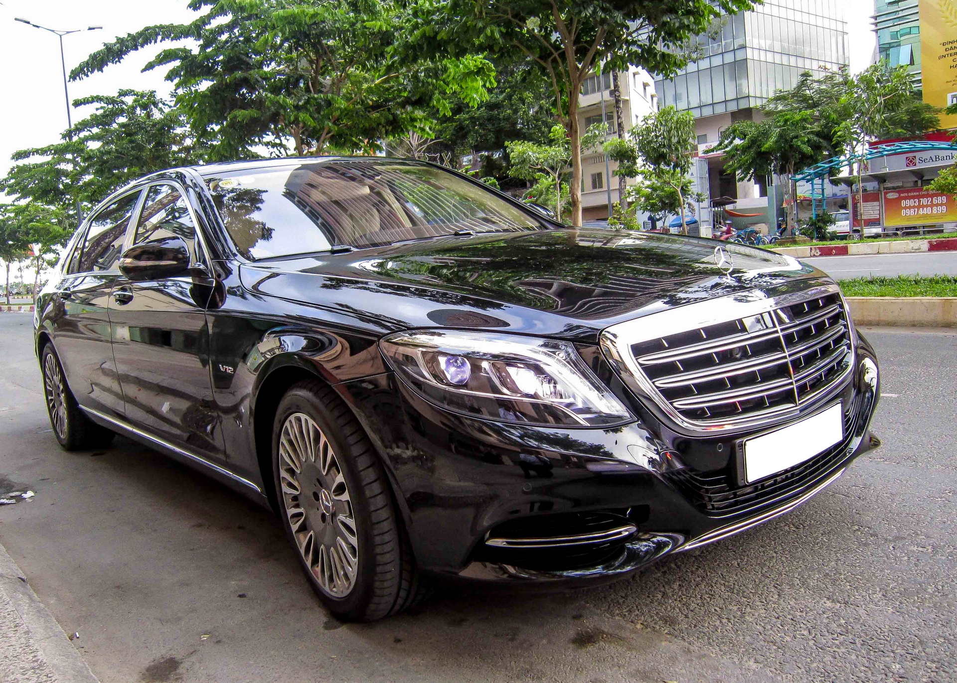 Maybach S600 dai 5,4 m xuat hien tren duong Sai Gon hinh anh