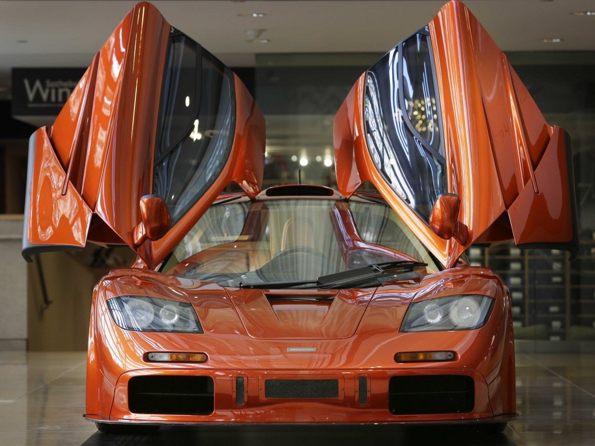Sieu xe McLaren F1 duoc de gia 15 trieu USD hinh anh