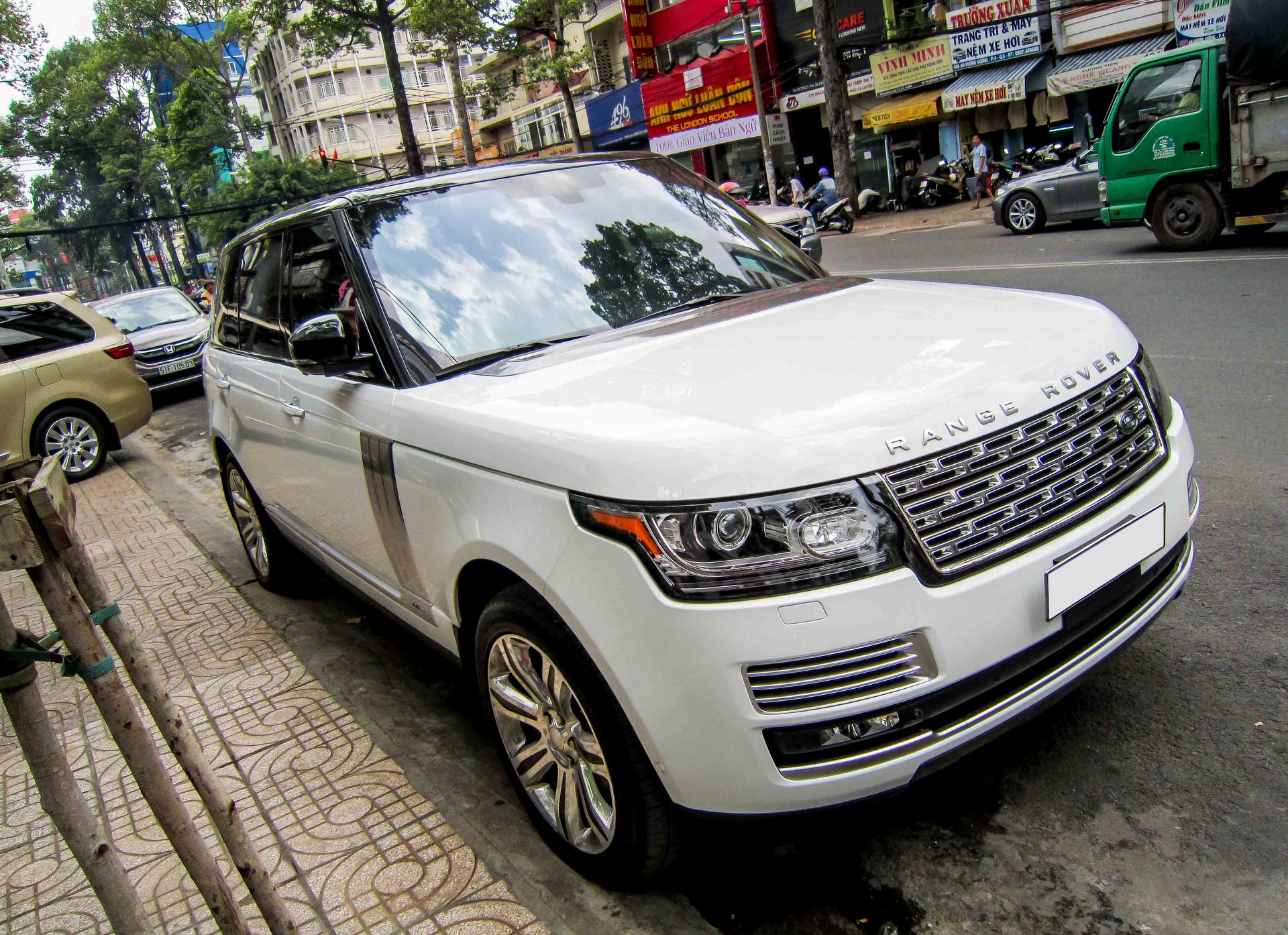 Range Rover hang hiem xuat hien tai Sai Gon hinh anh