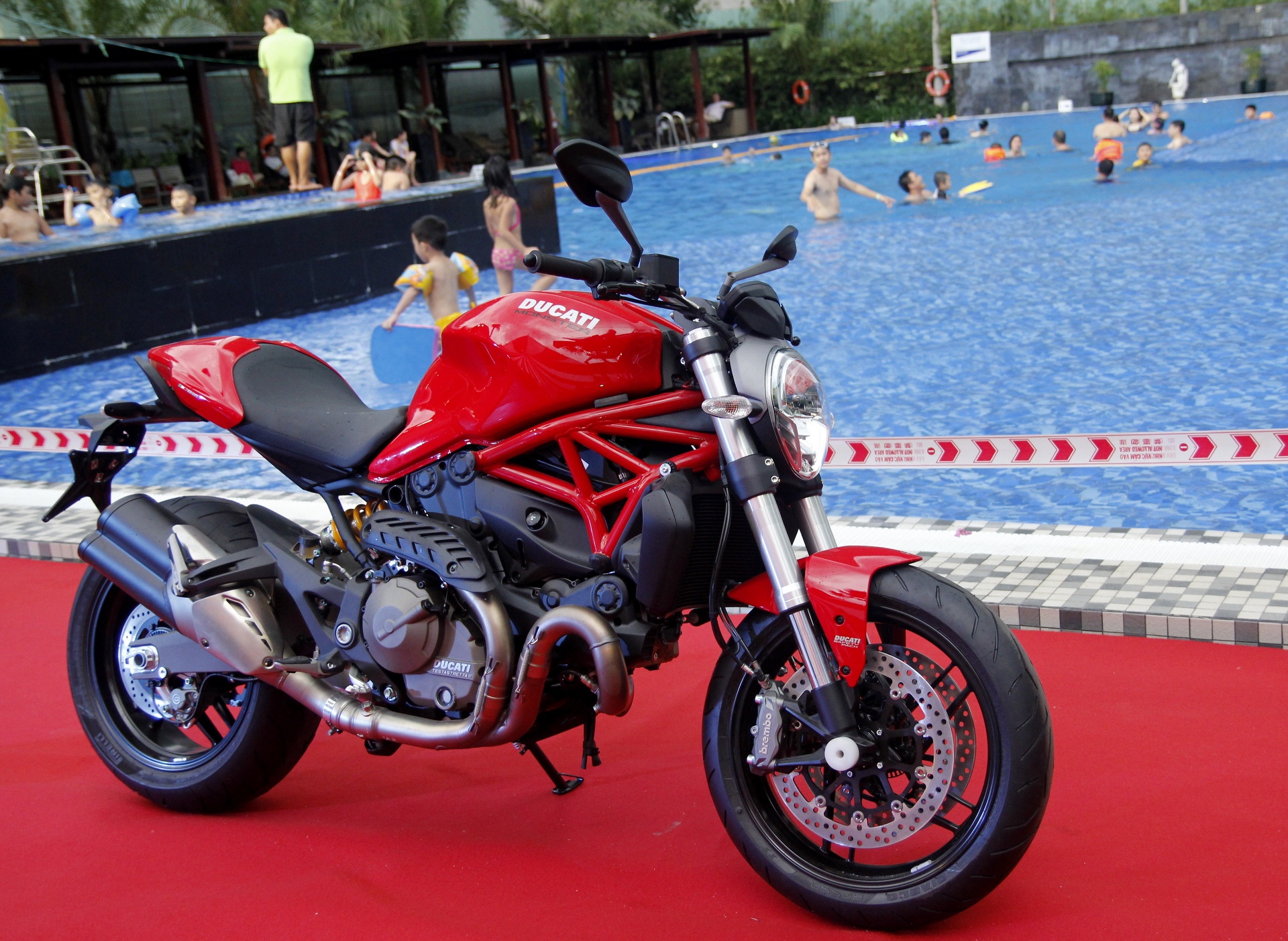 Lai thu moto Ducati tai Da Nang hinh anh