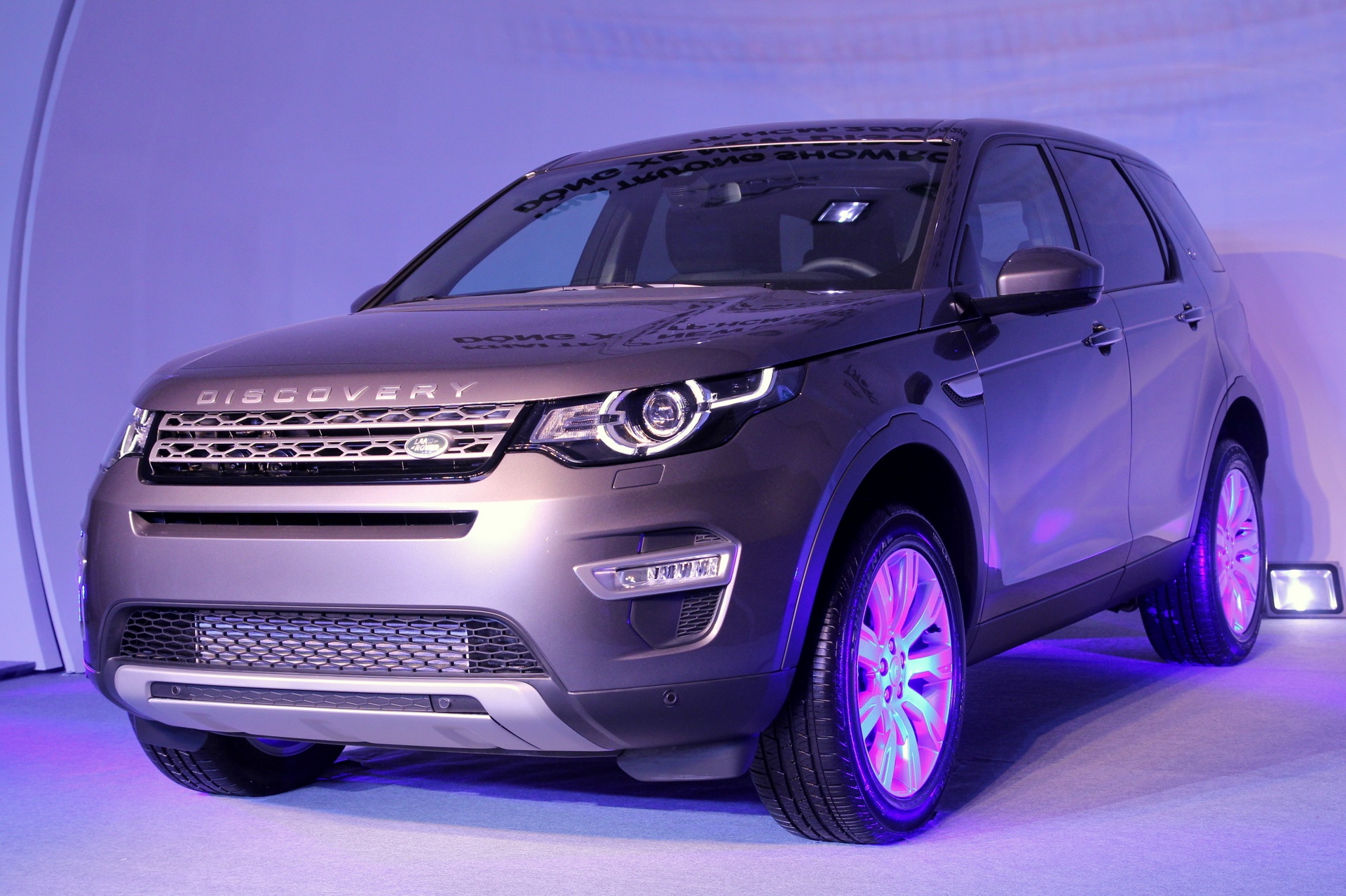 Chi tiet SUV hang sang Land Rover vua ra mat tai Viet Nam hinh anh