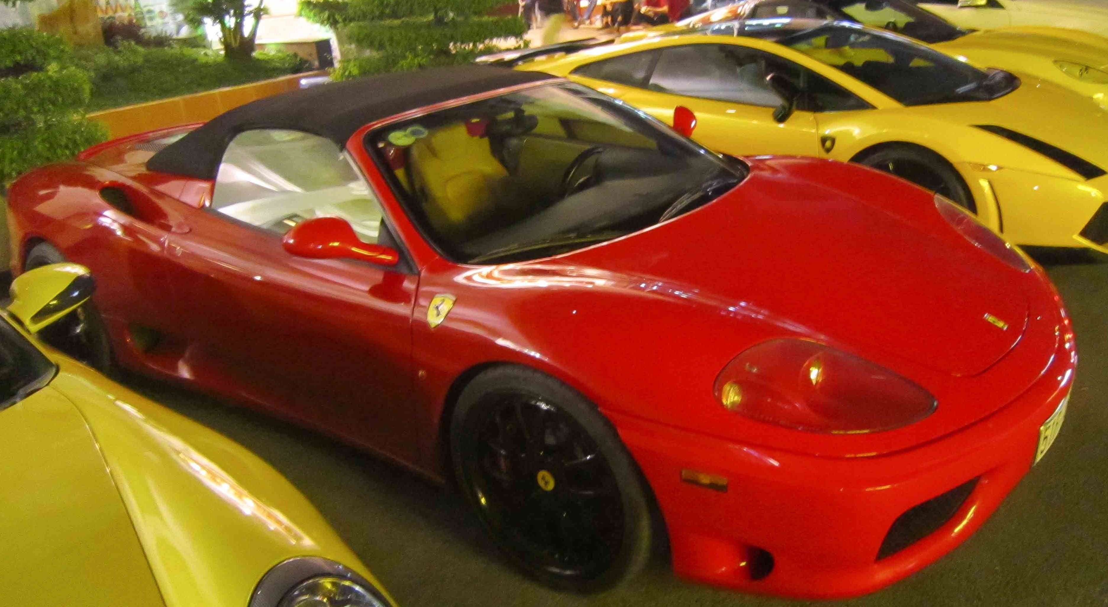 Ferrari F360 Spider hàng hiếm tại Việt Nam. Siêu xe ra đời trong khoảng thời gian từ 1999–2005, trước F430 xuất hiện.