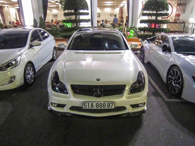 Mercedes CLS 63 AMG hàng zin là một trong số ít phiên bản này có mặt tại Việt Nam. 