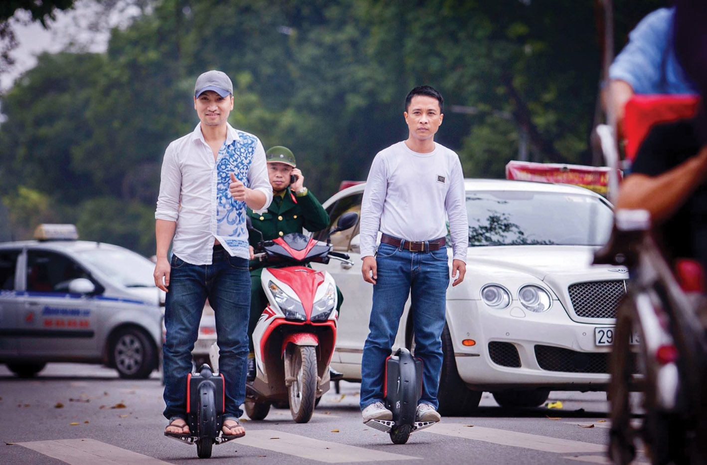 Xe dien thang bang: Thu choi moi, kha bat tien hinh anh